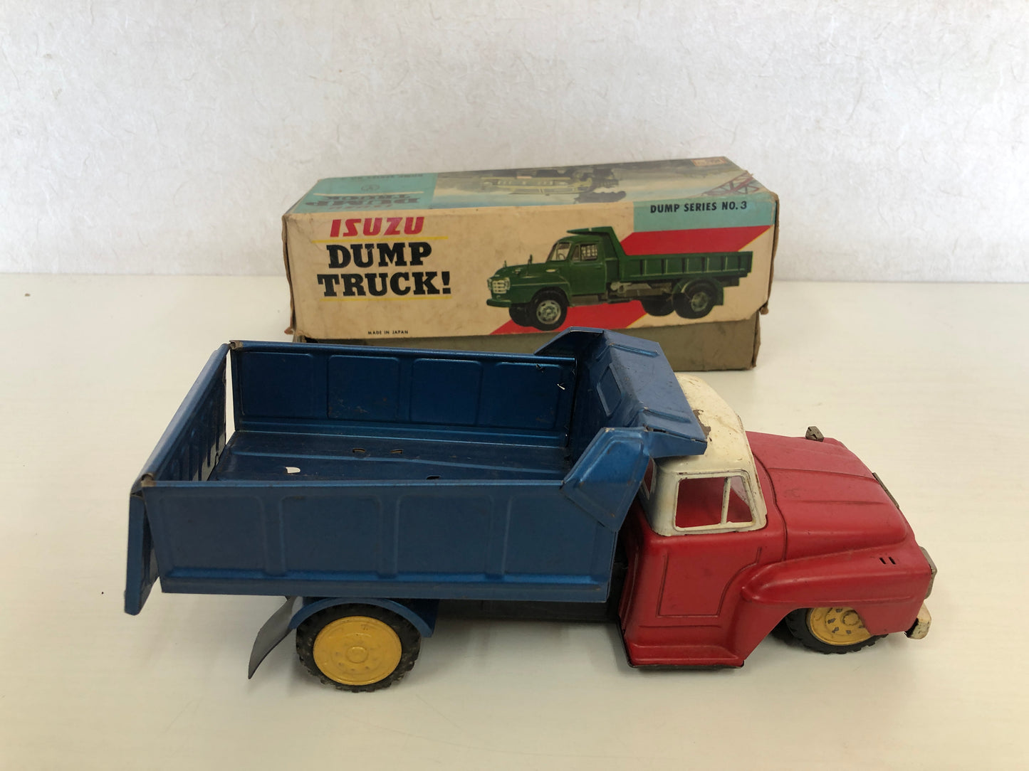 Y4137 TIN TOY Isuzu Dump Truck vehicle dumper trailer box Japan antique vintage