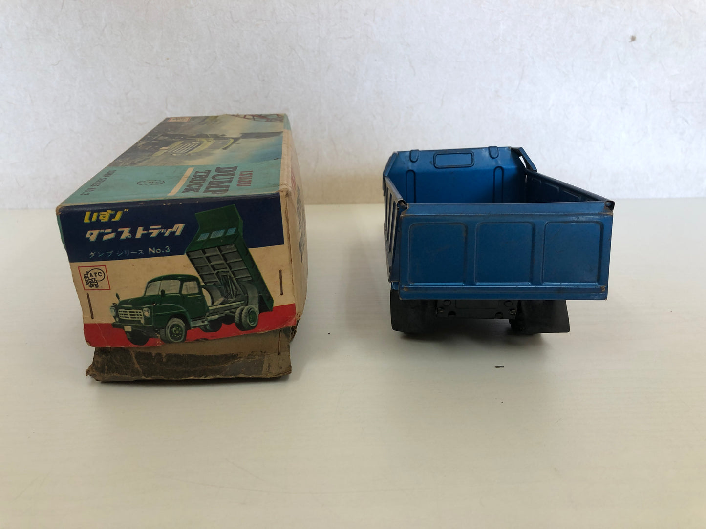 Y4137 TIN TOY Isuzu Dump Truck vehicle dumper trailer box Japan antique vintage