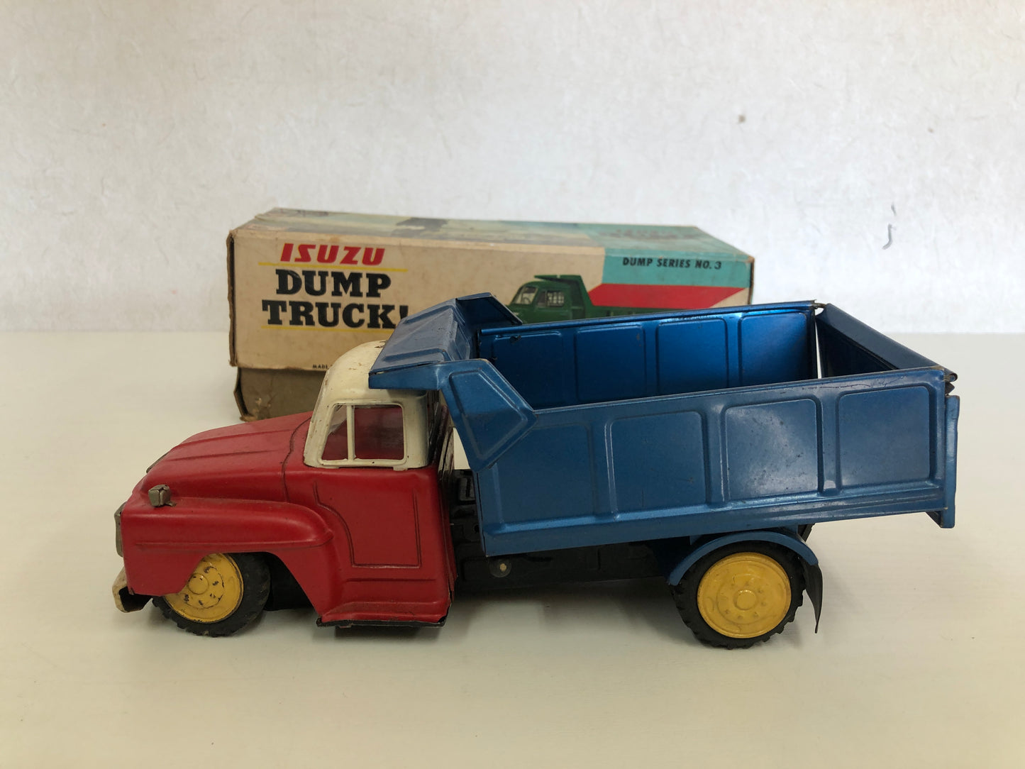 Y4137 TIN TOY Isuzu Dump Truck vehicle dumper trailer box Japan antique vintage