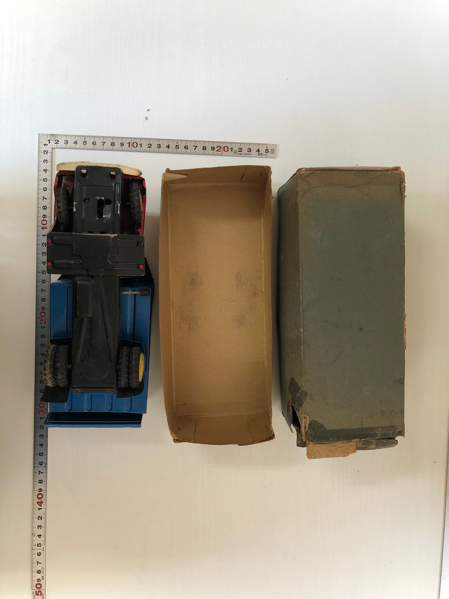 Y4137 TIN TOY Isuzu Dump Truck vehicle dumper trailer box Japan antique vintage