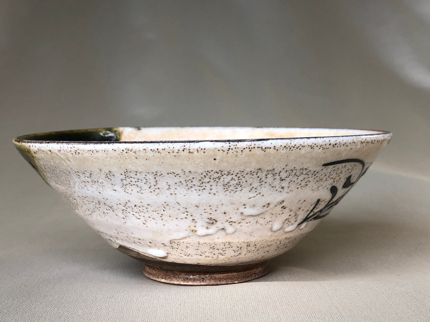 Y4180 CHAWAN Oribe-ware flat Japan antique tea ceremony pottery bowl vintage