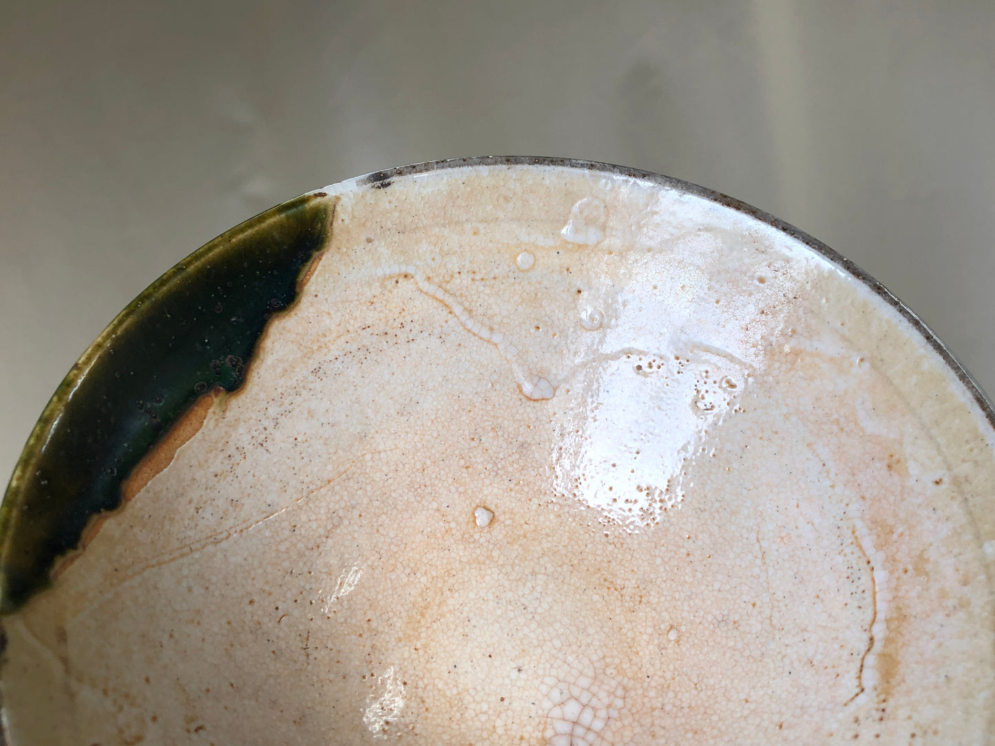 Y4180 CHAWAN Oribe-ware flat Japan antique tea ceremony pottery bowl vintage