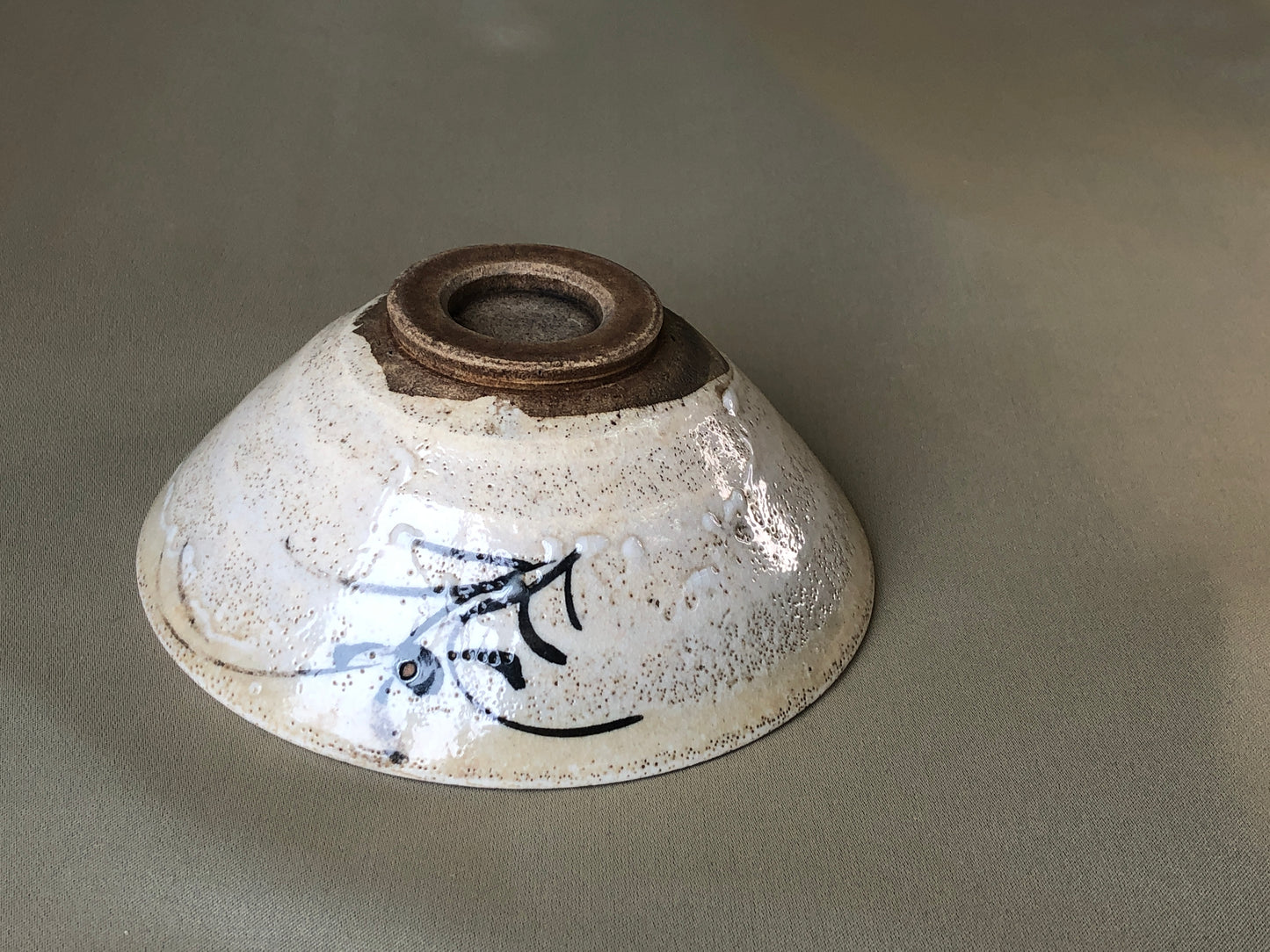 Y4180 CHAWAN Oribe-ware flat Japan antique tea ceremony pottery bowl vintage