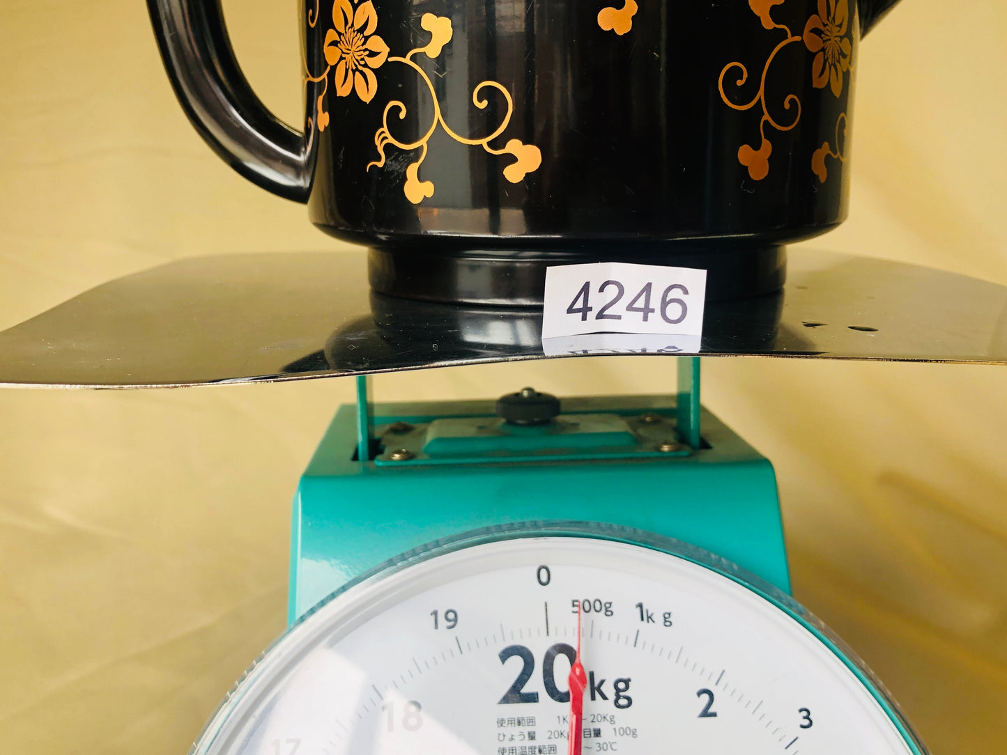 Y4246 TEA POT Makie flower arabesque black teapot Japan antique vintage table