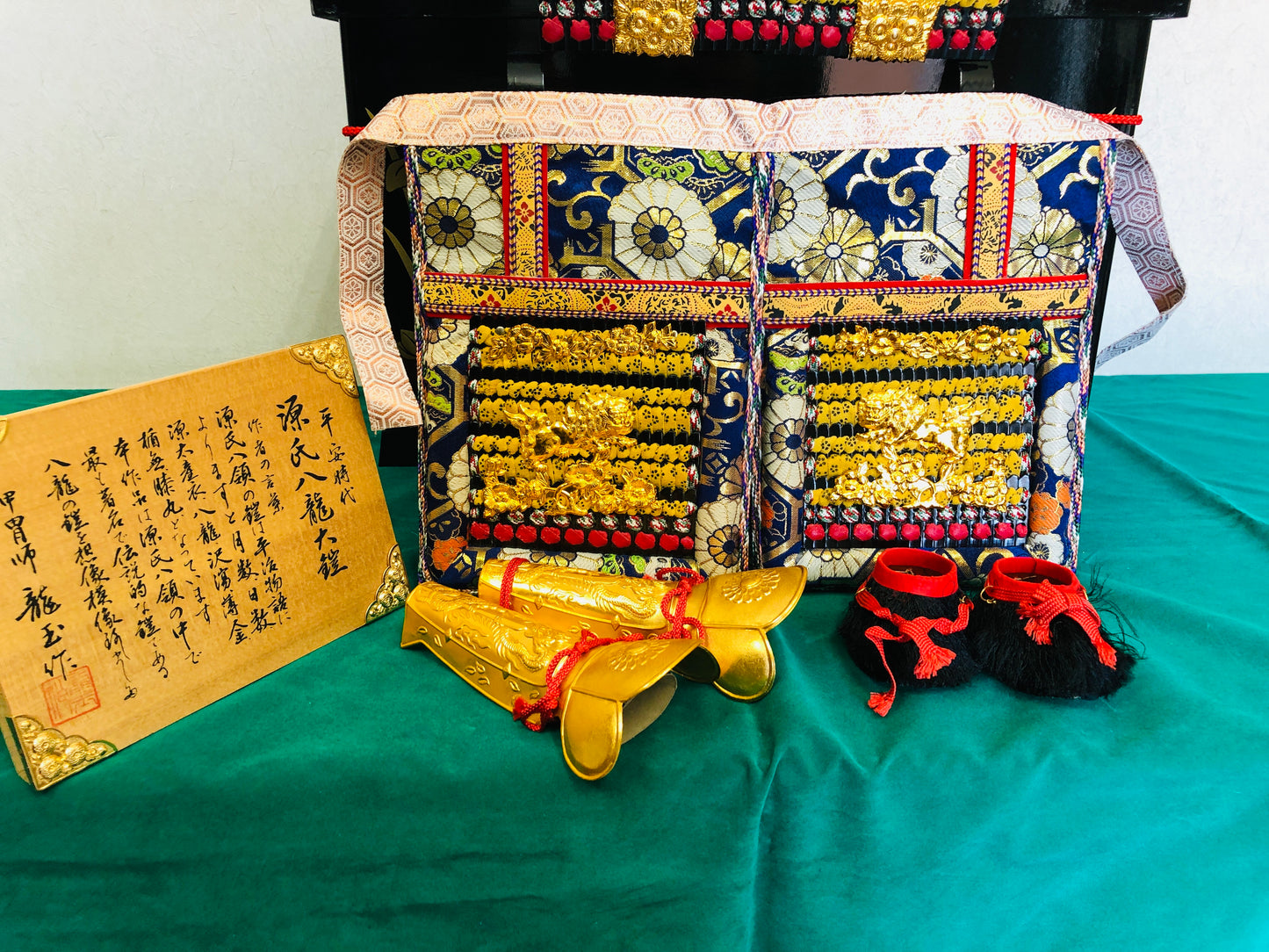 Y4526 OKIMONO Yoroi Armor signed box May decoration Japan antique vintage decor
