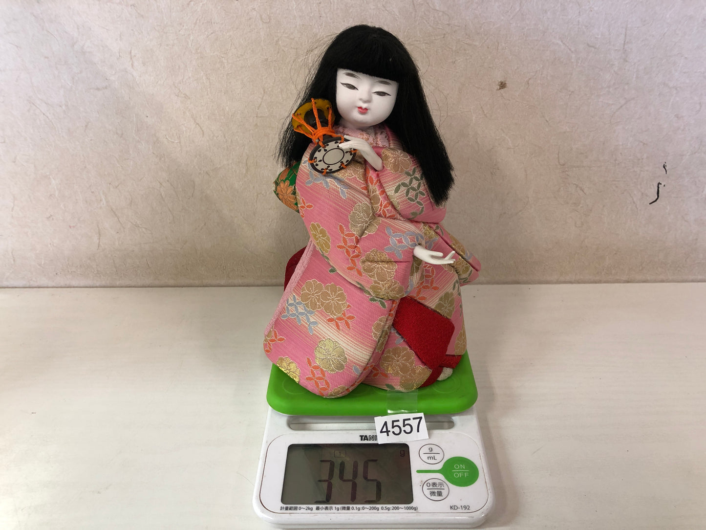 Y4557 NINGYO Kimekomi doll woman hitting a drum Japan antique statue figure