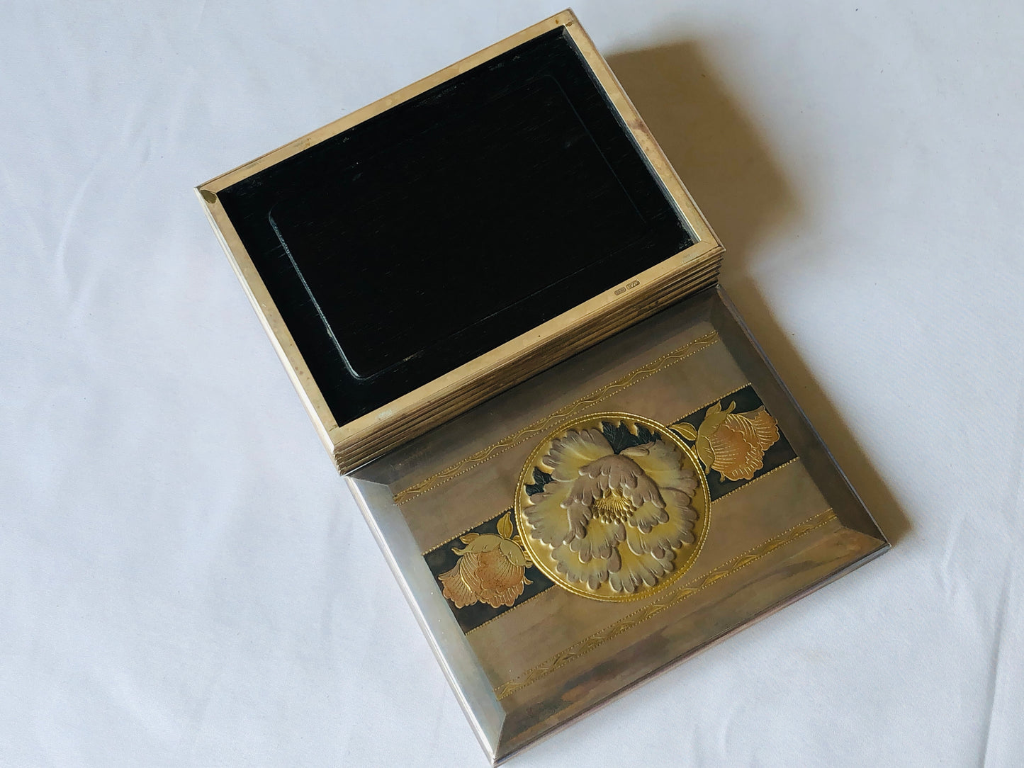 Y4810 BOX Silver Accessory case flower signed Japan antique vintage storage