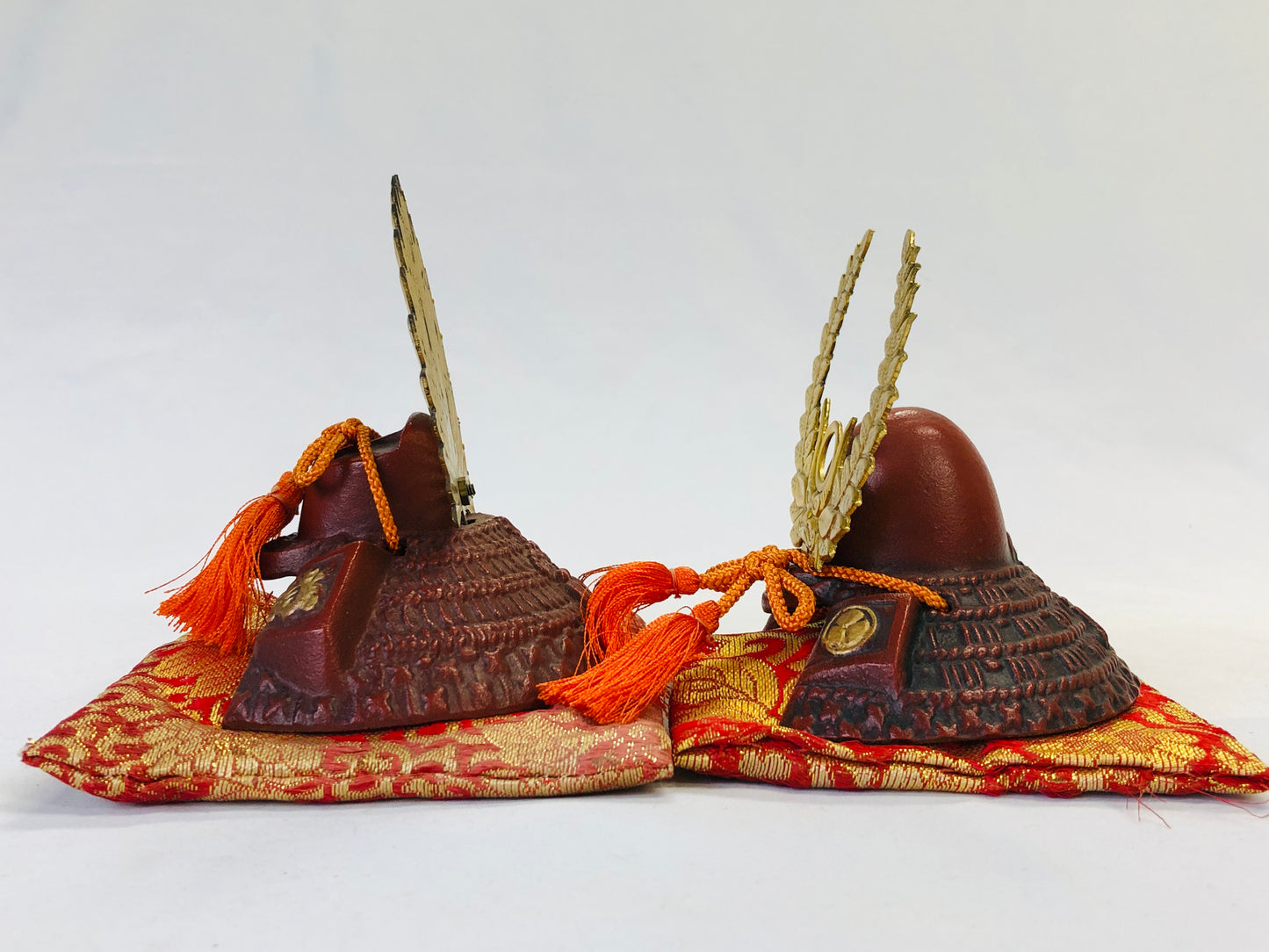 Y4856 OKIMONO small samurai kabuto set of 2 Japan antique figure interior decor