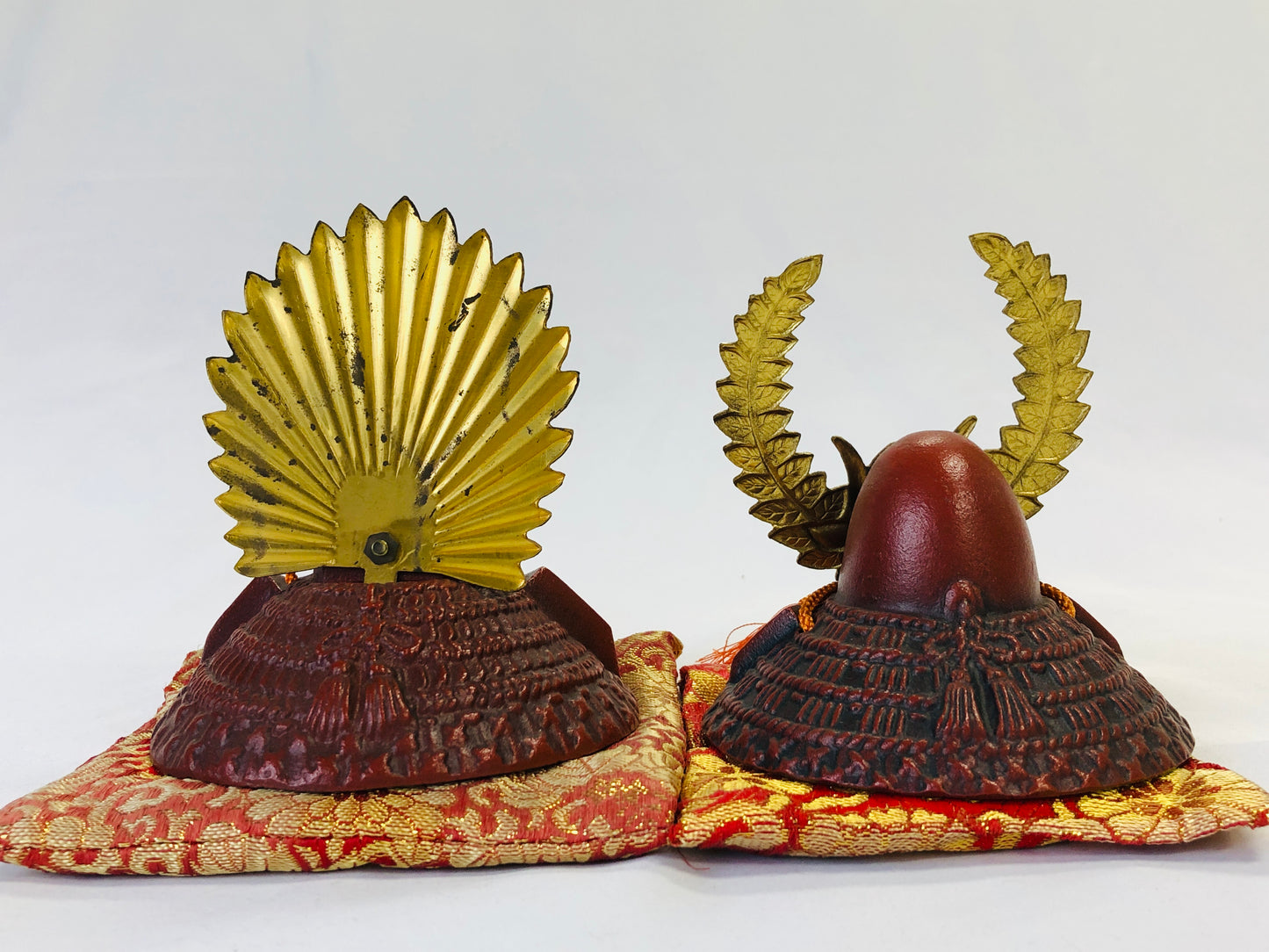 Y4856 OKIMONO small samurai kabuto set of 2 Japan antique figure interior decor