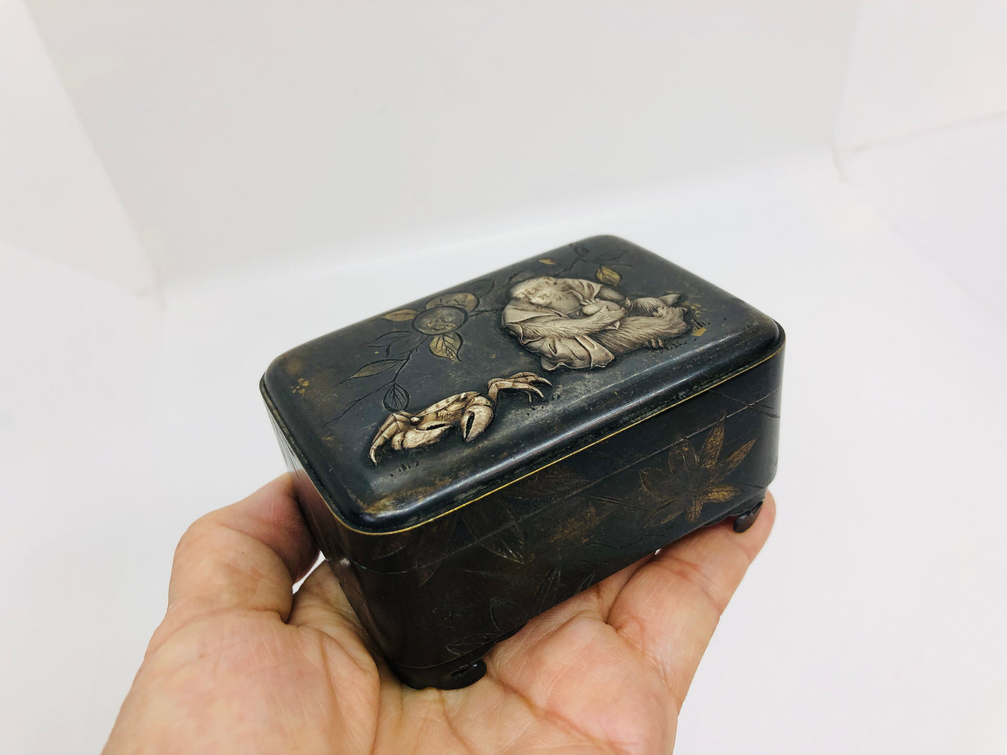 Y4859 BOX inlay small case storage monkey crab Japan antique vintage interior