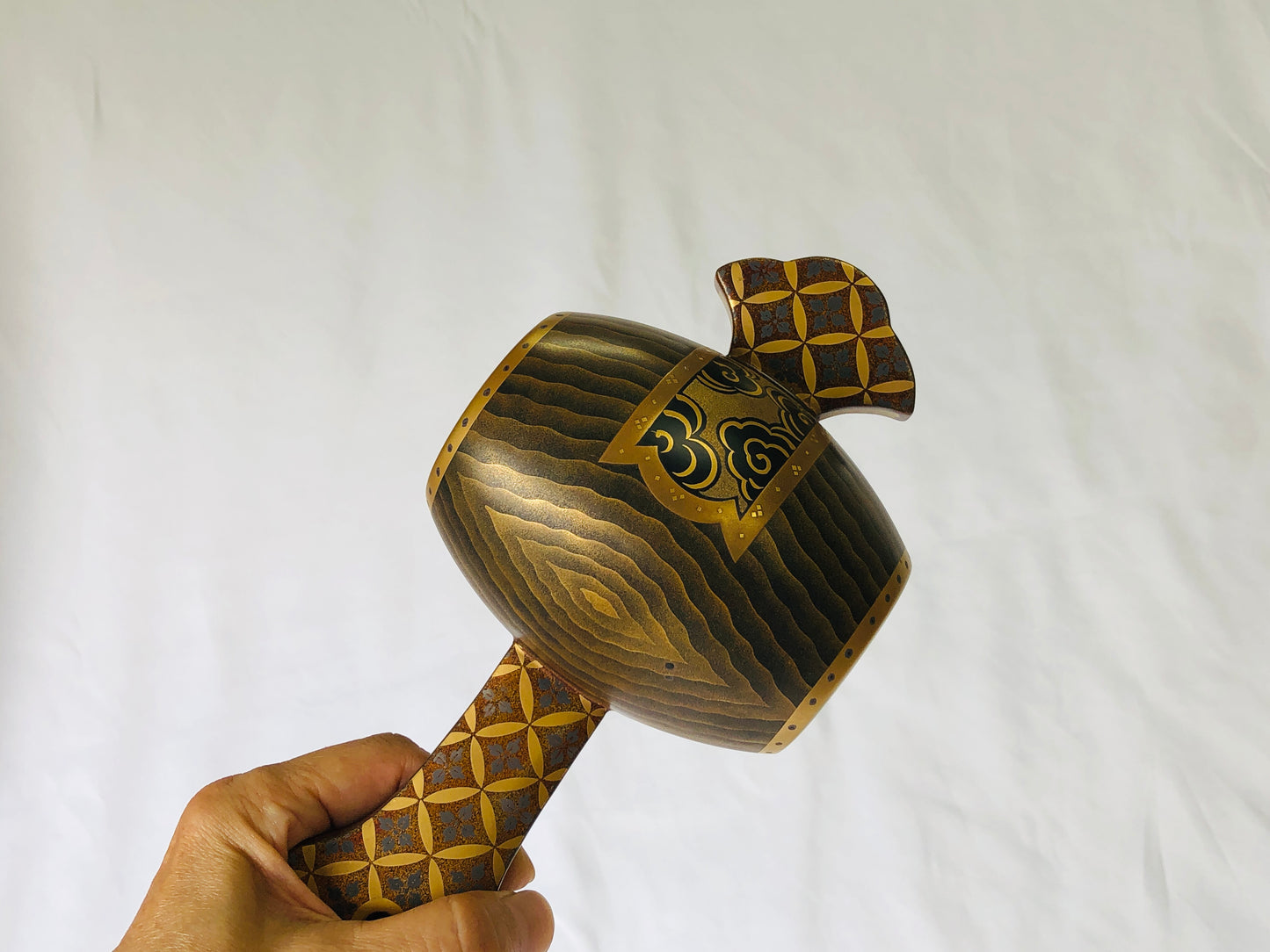 Y4876 OKIMONO Makie small mallet figure signed box Japan antique interior decor