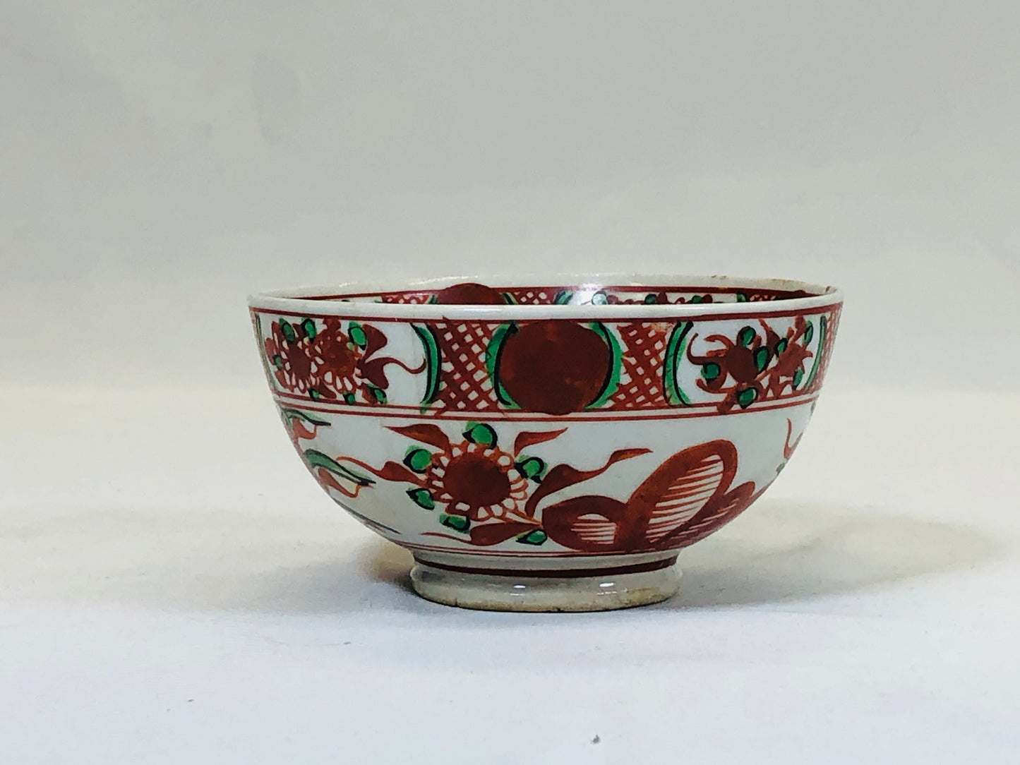 Y5211 CHAWAN Inuyama-ware red picture signed Japan antique tea ceremony pottery