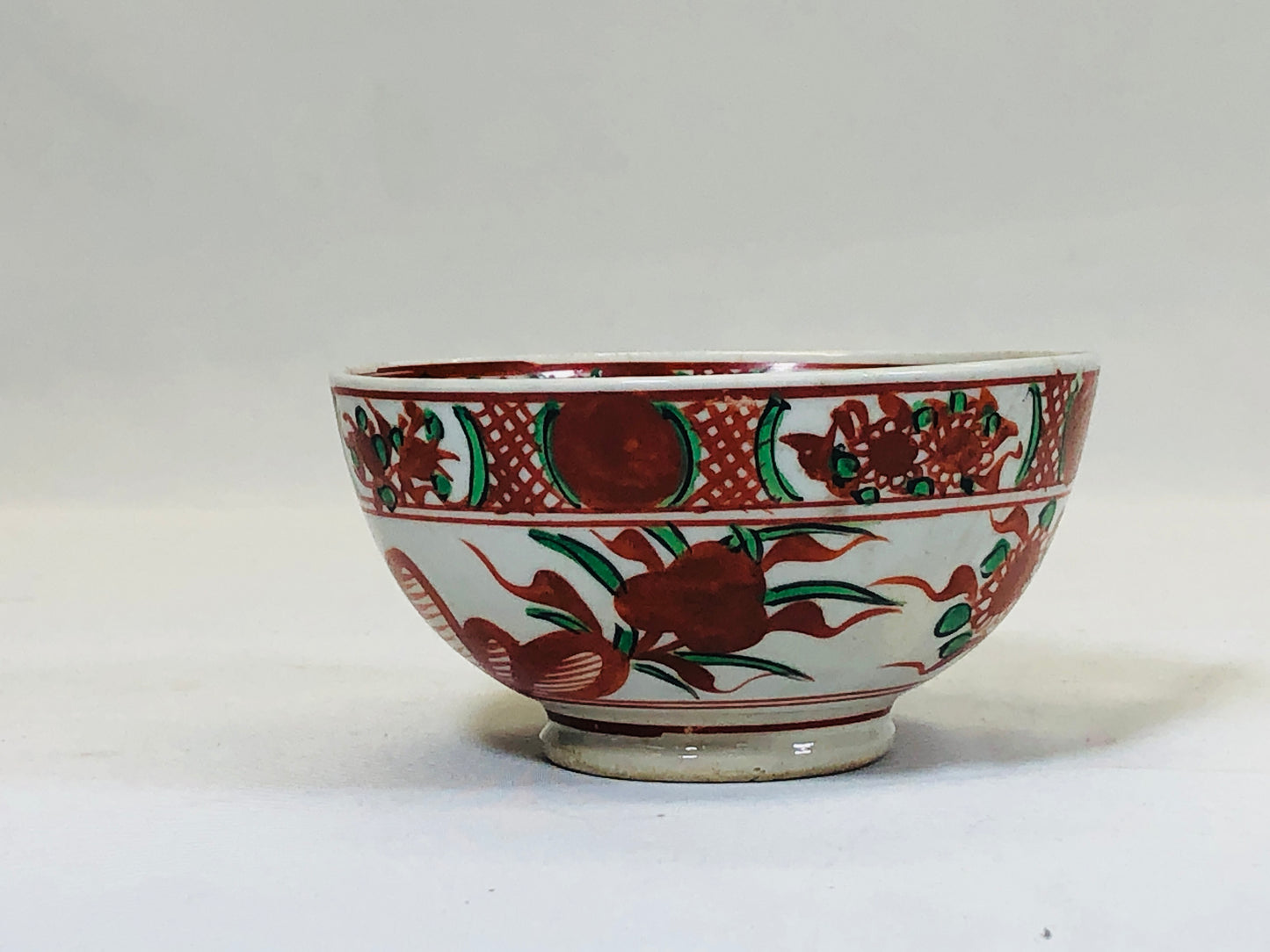 Y5211 CHAWAN Inuyama-ware red picture signed Japan antique tea ceremony pottery