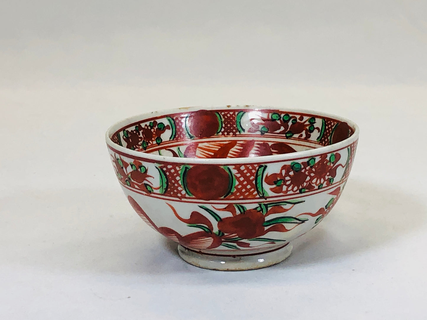 Y5211 CHAWAN Inuyama-ware red picture signed Japan antique tea ceremony pottery