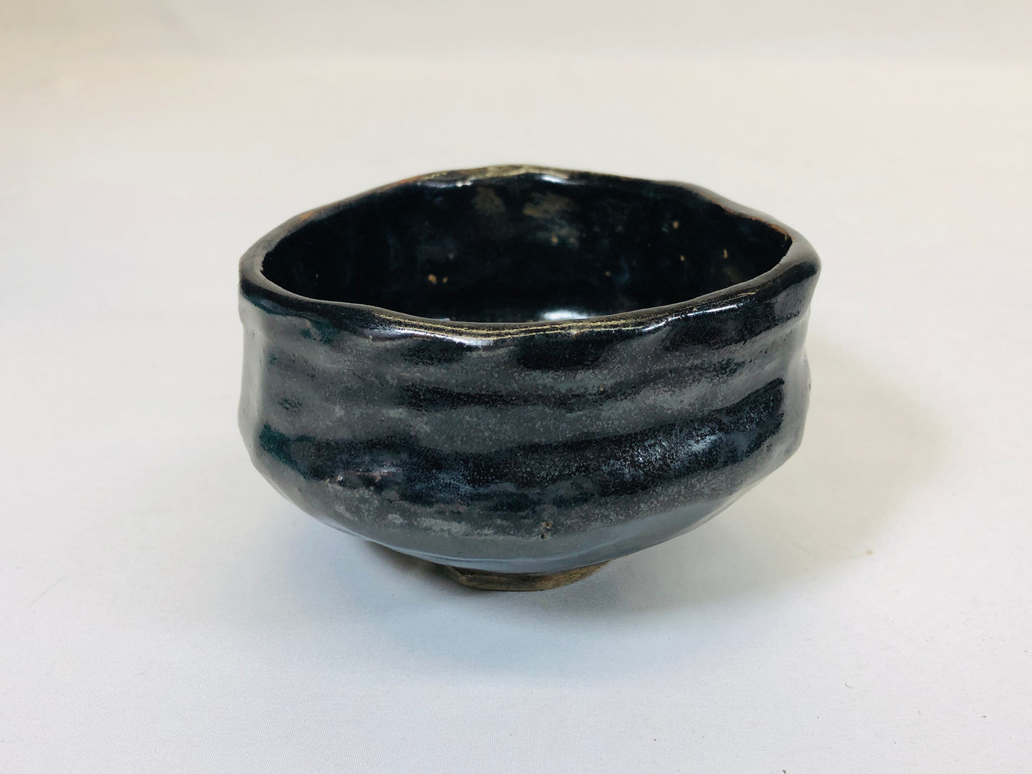 Y5218 CHAWAN Oribe-ware black signed Japan antique tea ceremony pottery bowl