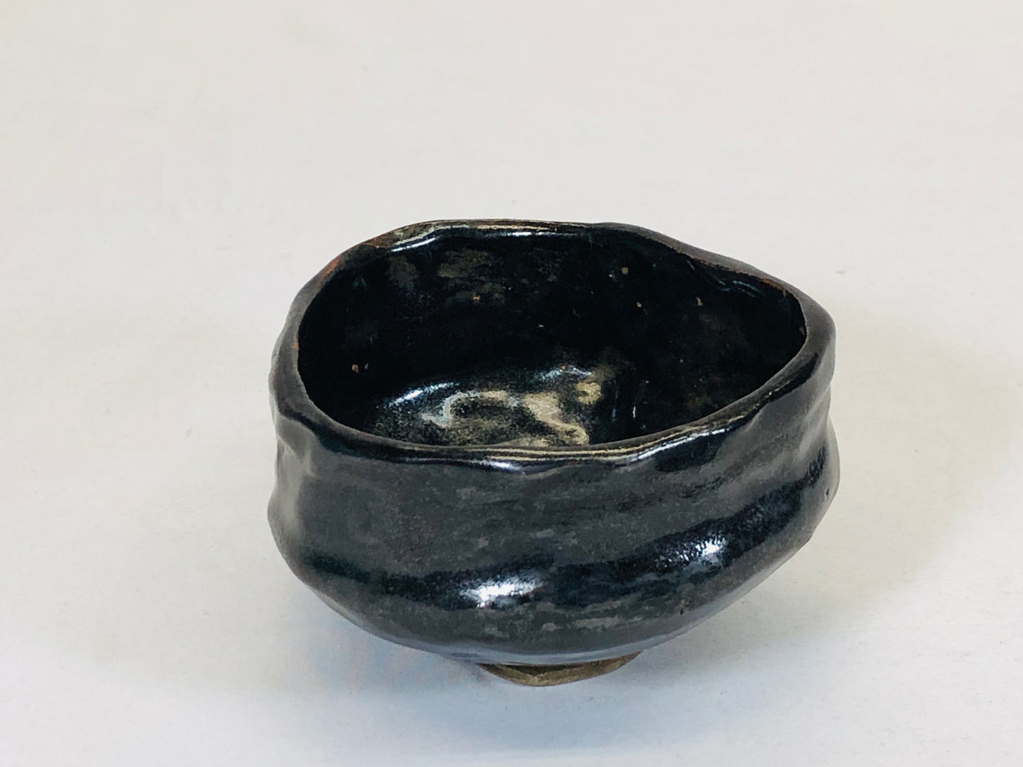 Y5218 CHAWAN Oribe-ware black signed Japan antique tea ceremony pottery bowl