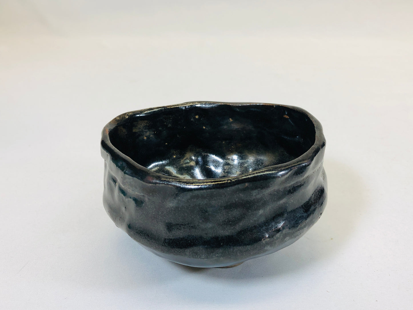 Y5218 CHAWAN Oribe-ware black signed Japan antique tea ceremony pottery bowl