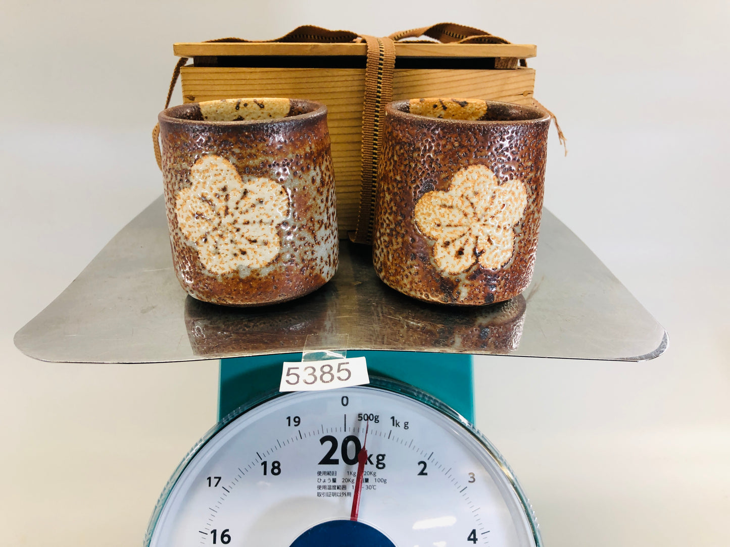 Y5385 YUNOMI Shino-ware cup signed box sakura Japan antique tea ceremony pottery