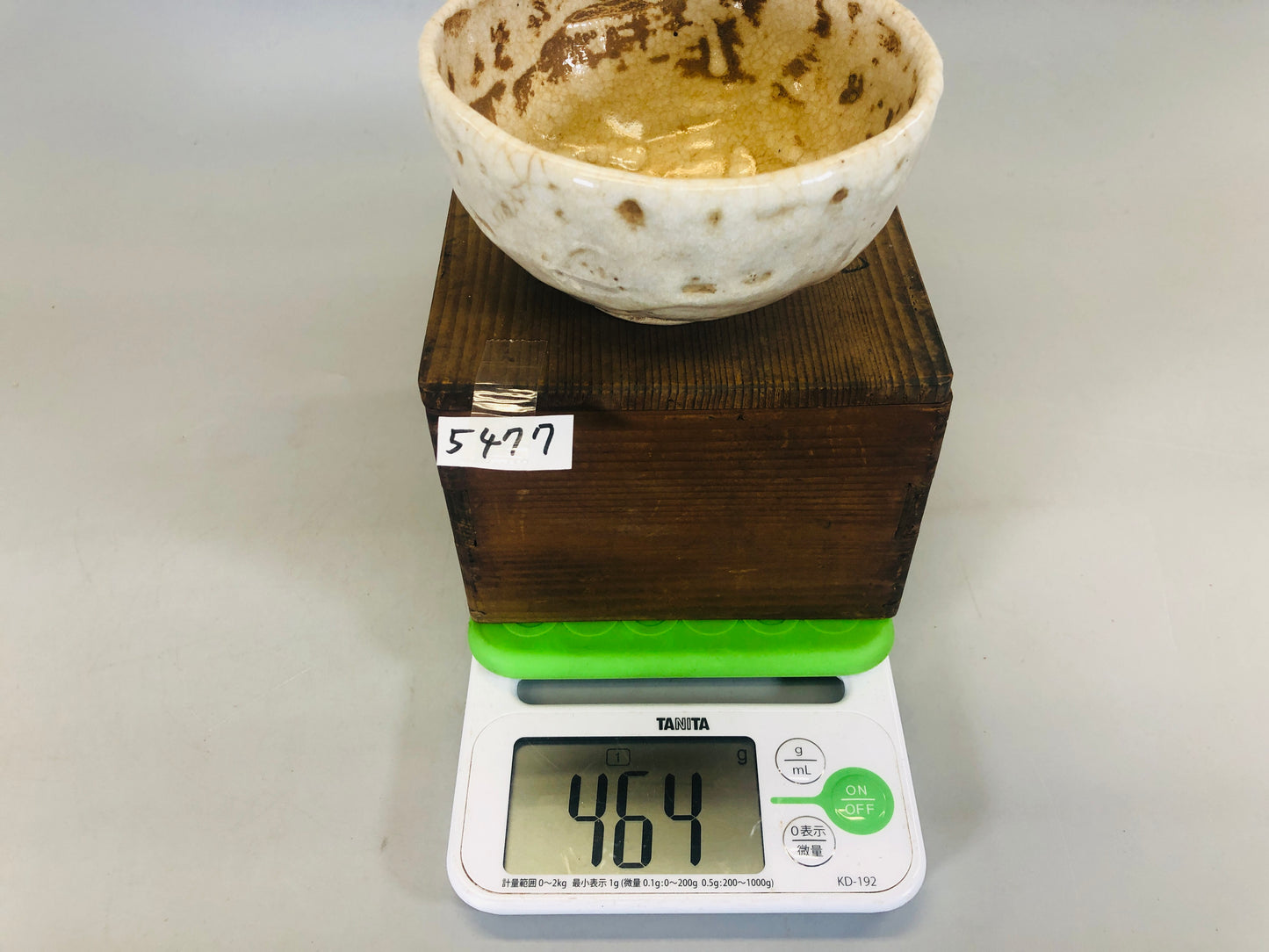 Y5477 CHAWAN Shino-ware signed box Japan antique tea ceremony bowl pottery