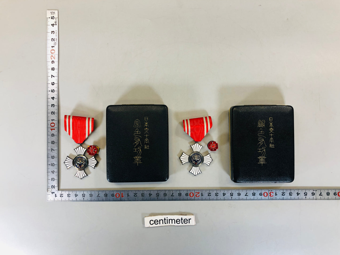 Y5554 KUNSHO Japanese Red Cross medals set of 2 Imperial Japan Army WW2 vintage