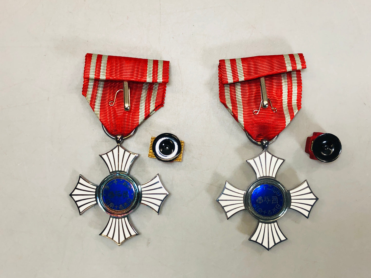 Y5554 KUNSHO Japanese Red Cross medals set of 2 Imperial Japan Army WW2 vintage