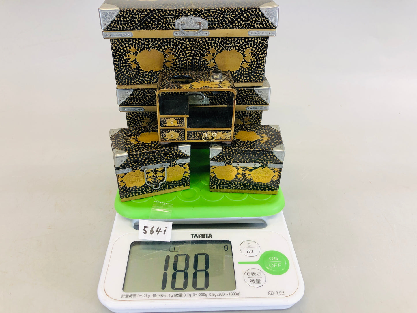 Y5641 HINA DOLL Doll's Festival Makie miniature chest Nagamochi Japan antique