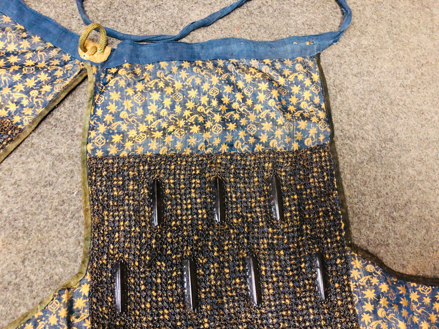 Y5752 YOROI Haidate iron thigh guard Edo period Japan antique vintage armor gear