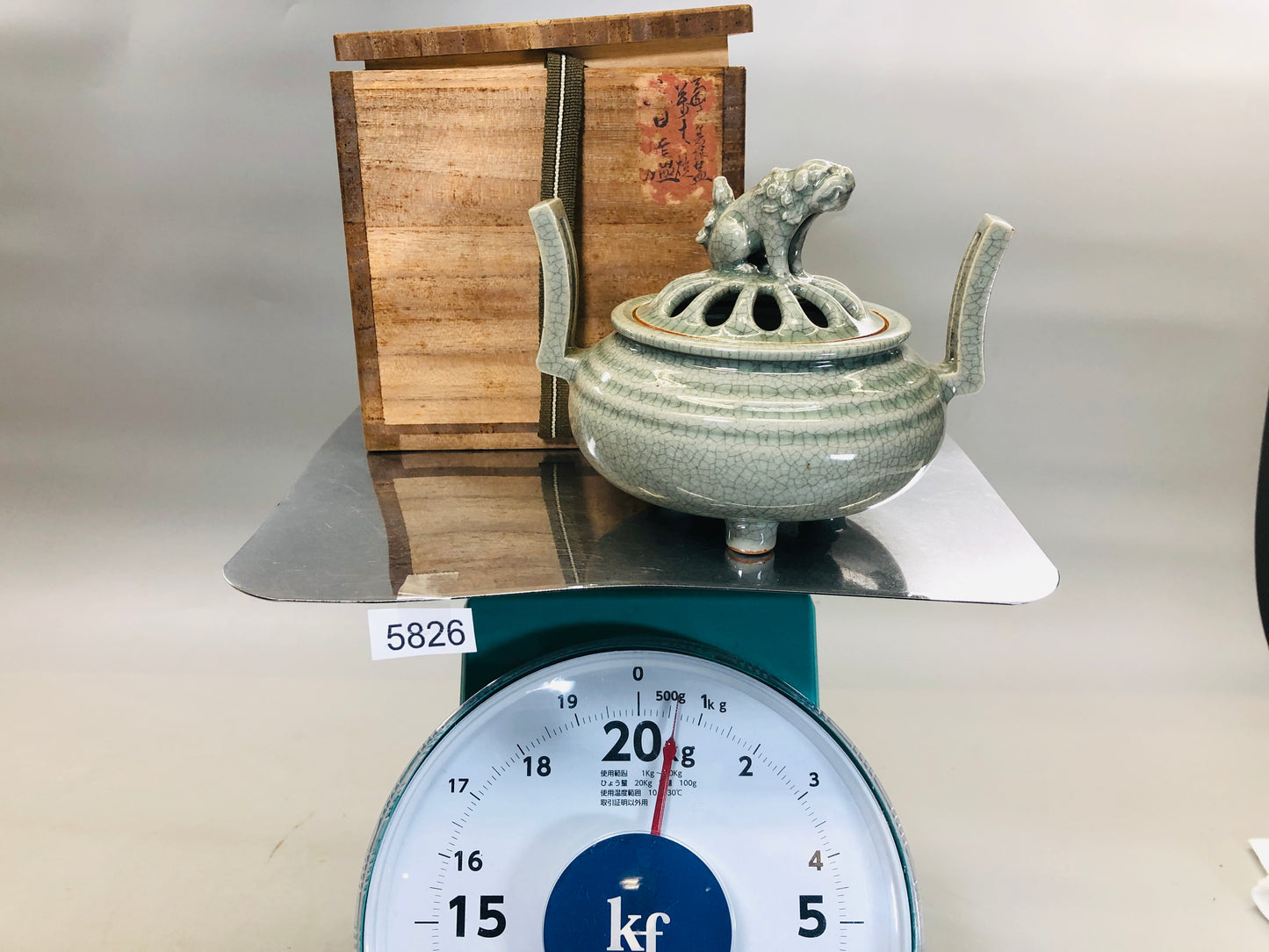Y5826 KOURO Celadon lion knob signed box Japan antique fragrance incense burner