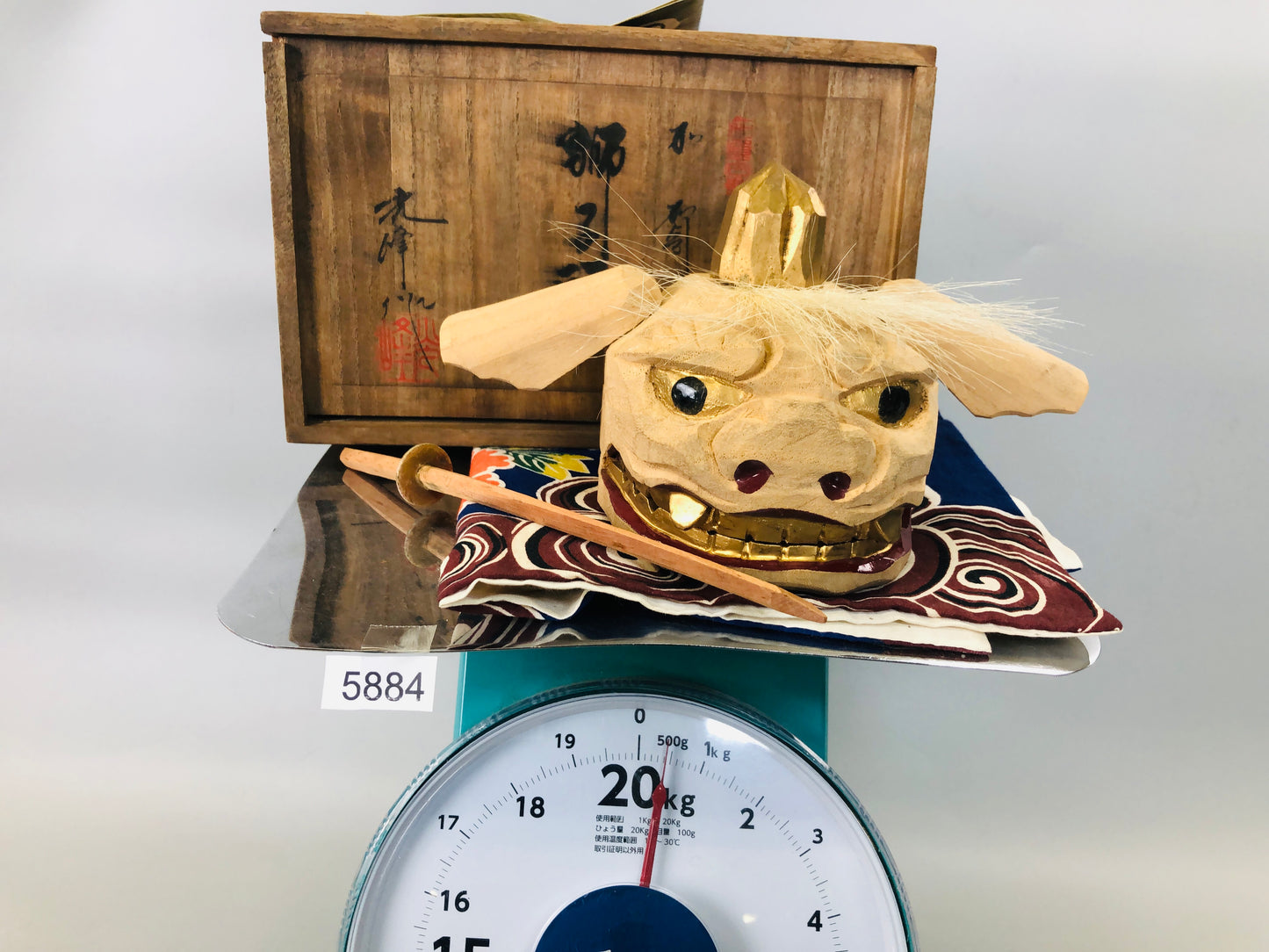 Y5884 OKIMONO Lion head figurine wood carving signed box Japan antique interior