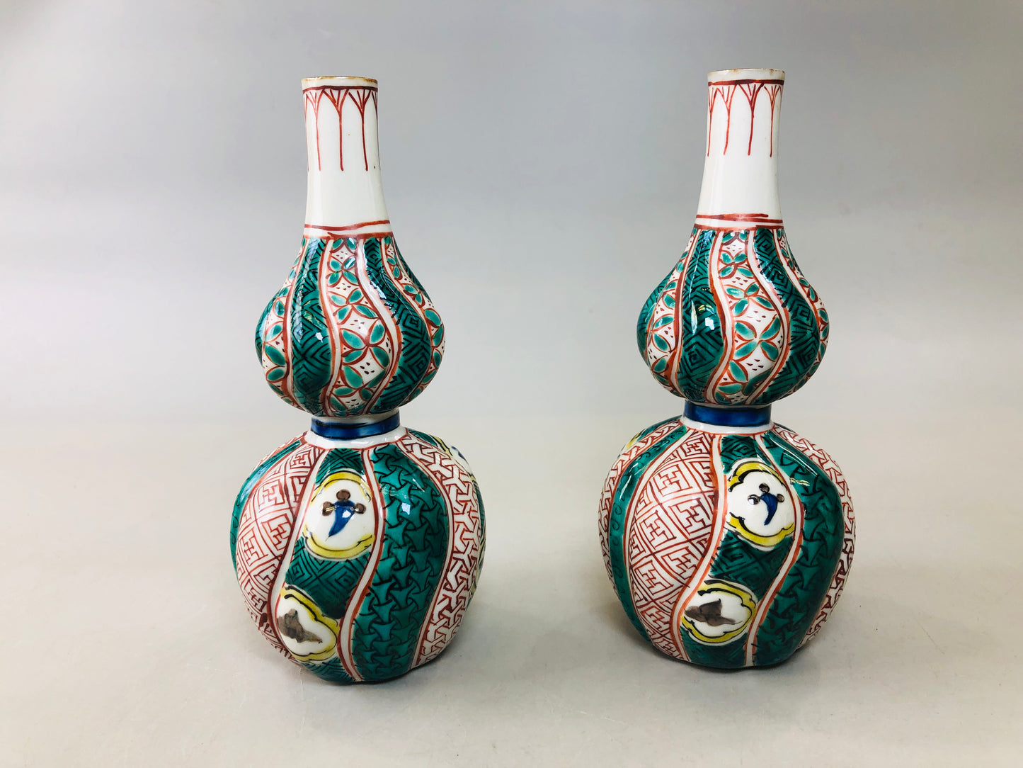 Y5906 CHOUSHI Kutani-ware tokkuri Sake bottle pair color picture Japan antique
