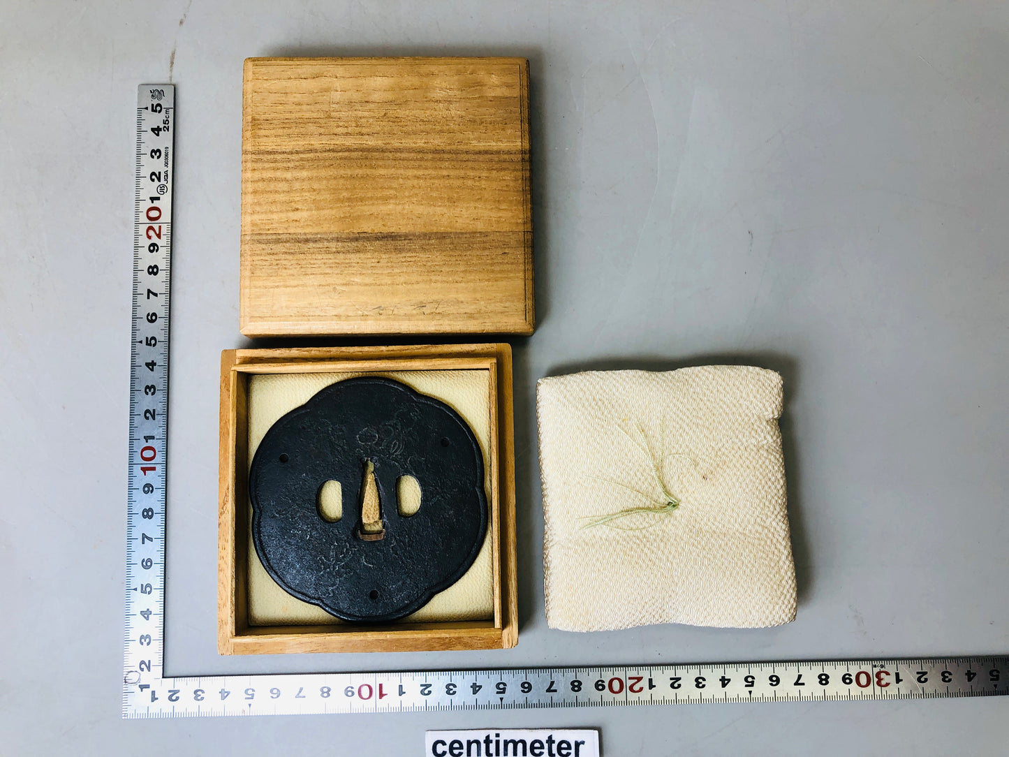 Y5995 TSUBA Large sword guard Inlay box Japan samurai katana koshirae edo