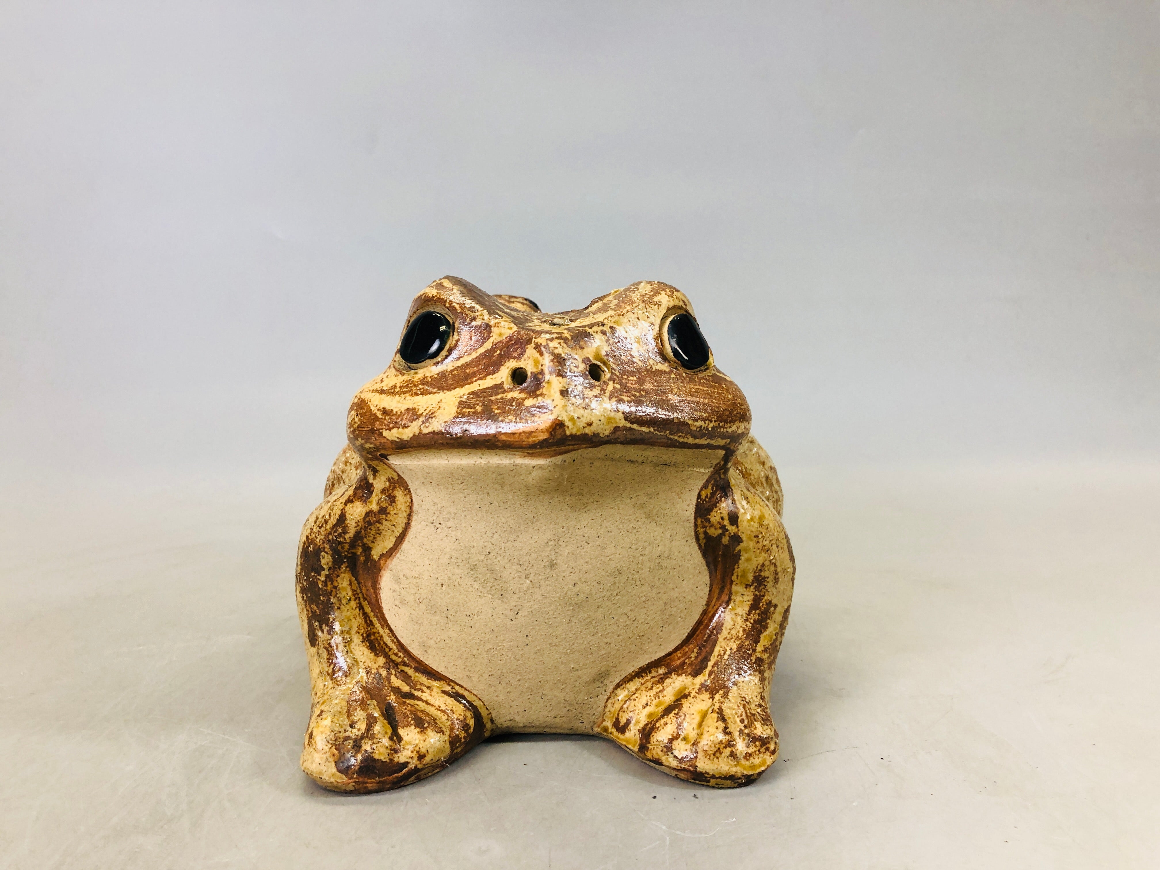 Y6797 [VIDEO] OKIMONO Ceramic Frog faimly figurine Japan antique