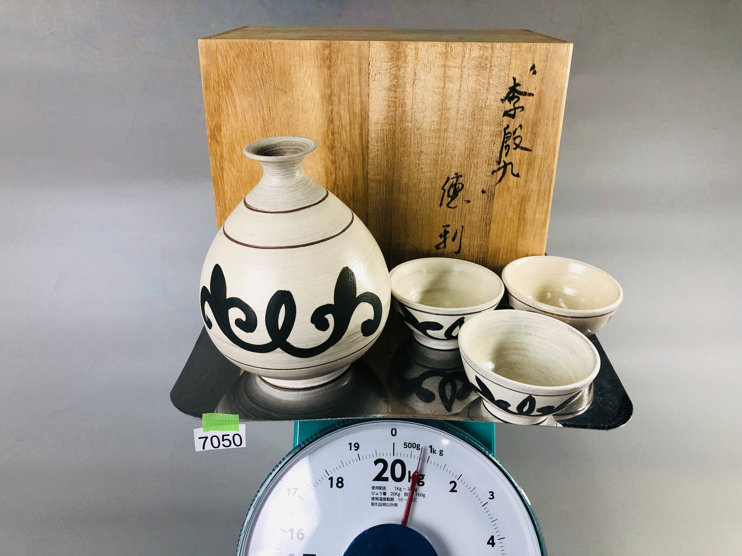 Y7050 CHOUSHI Sake Bottle Cup set signed box Keiryuzan Korea antique tableware