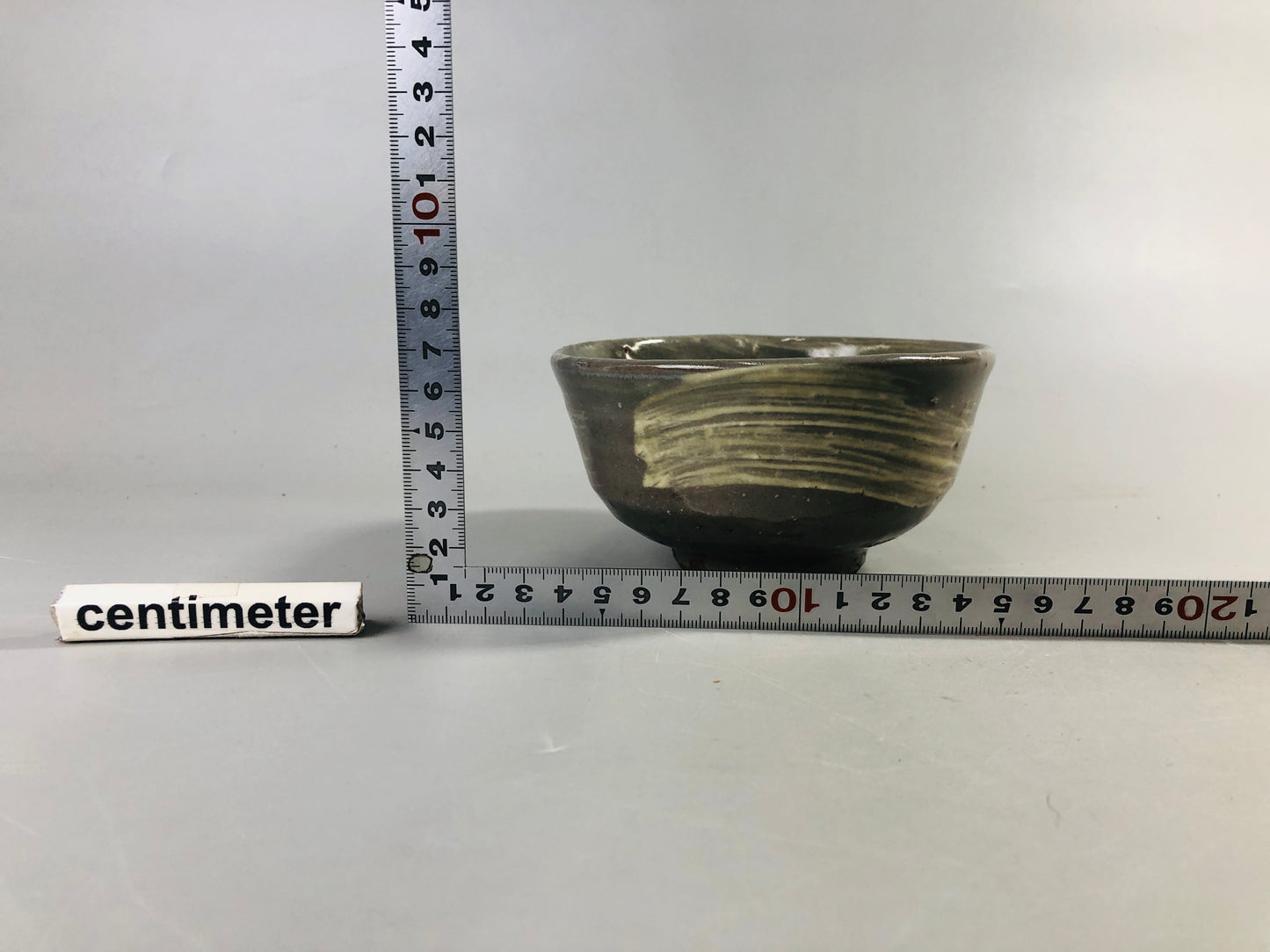 Y7078 CHAWAN Hakeme brushmark bowl signed Japan antique tea ceremony pottery cup