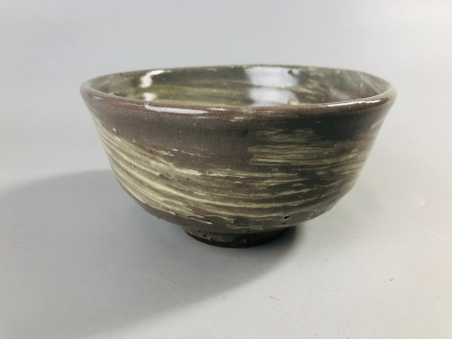 Y7078 CHAWAN Hakeme brushmark bowl signed Japan antique tea ceremony pottery cup