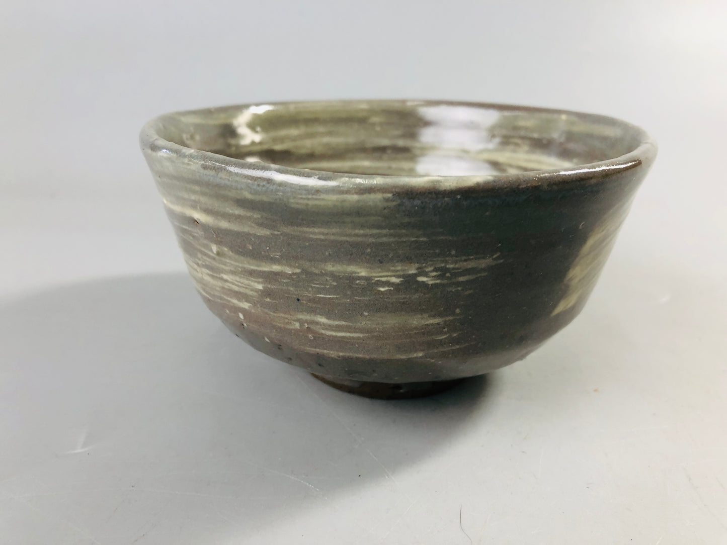 Y7078 CHAWAN Hakeme brushmark bowl signed Japan antique tea ceremony pottery cup
