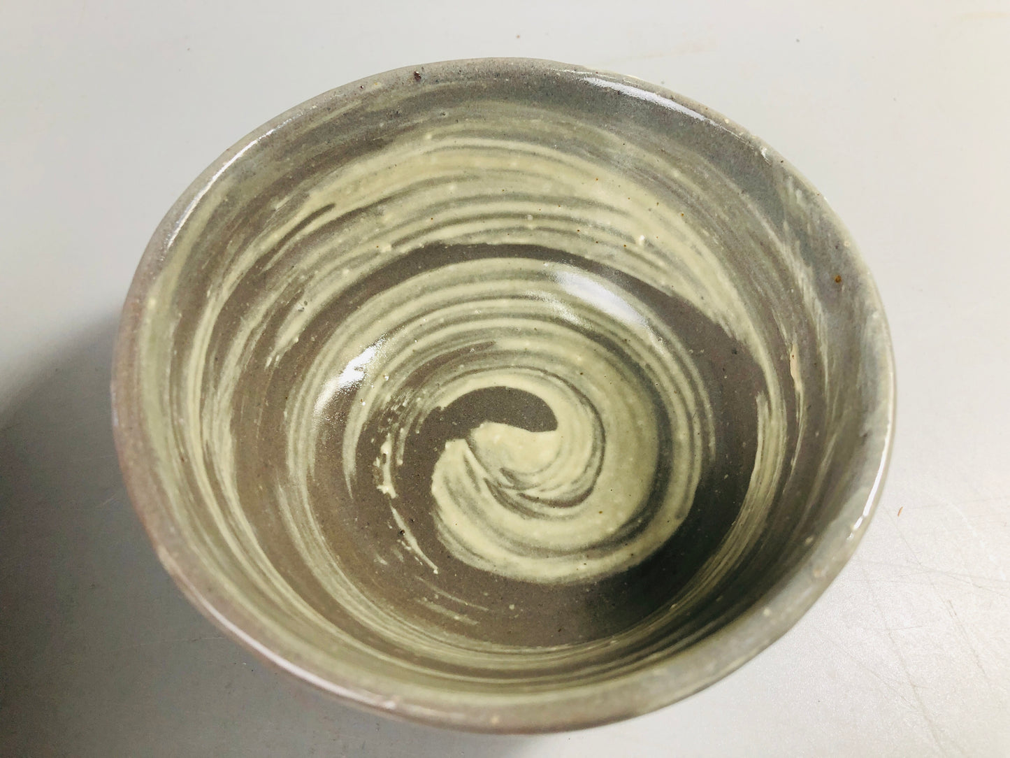 Y7078 CHAWAN Hakeme brushmark bowl signed Japan antique tea ceremony pottery cup