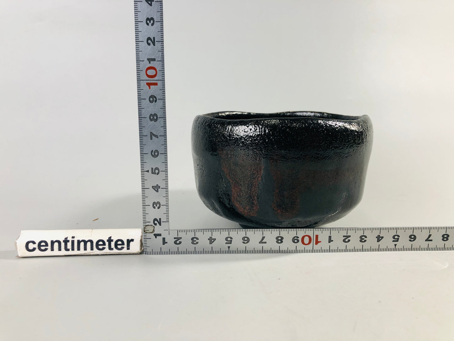 Y7094 CHAWAN Raku-ware black bowl signed Japan antique tea ceremony pottery cup
