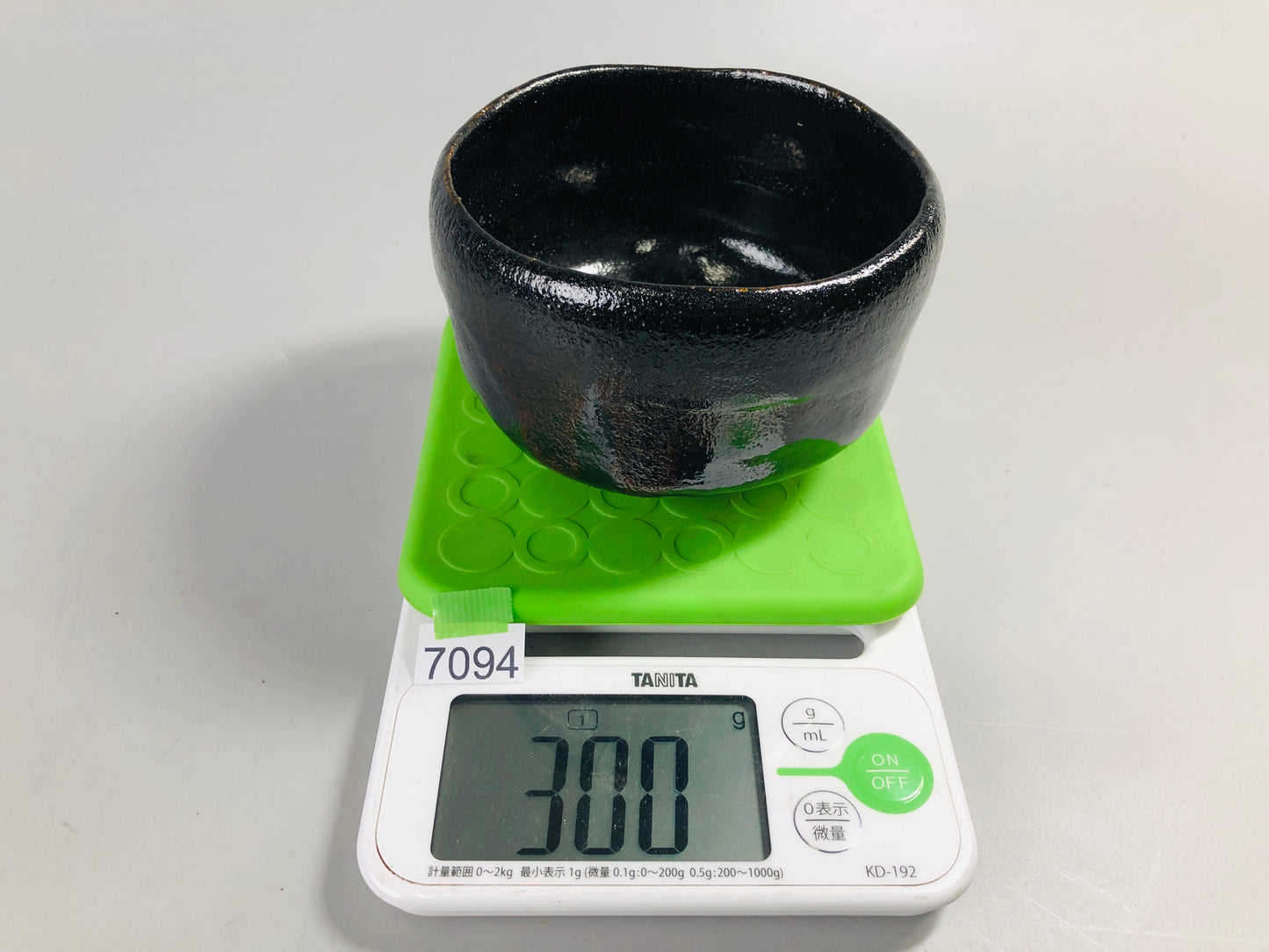 Y7094 CHAWAN Raku-ware black bowl signed Japan antique tea ceremony pottery cup