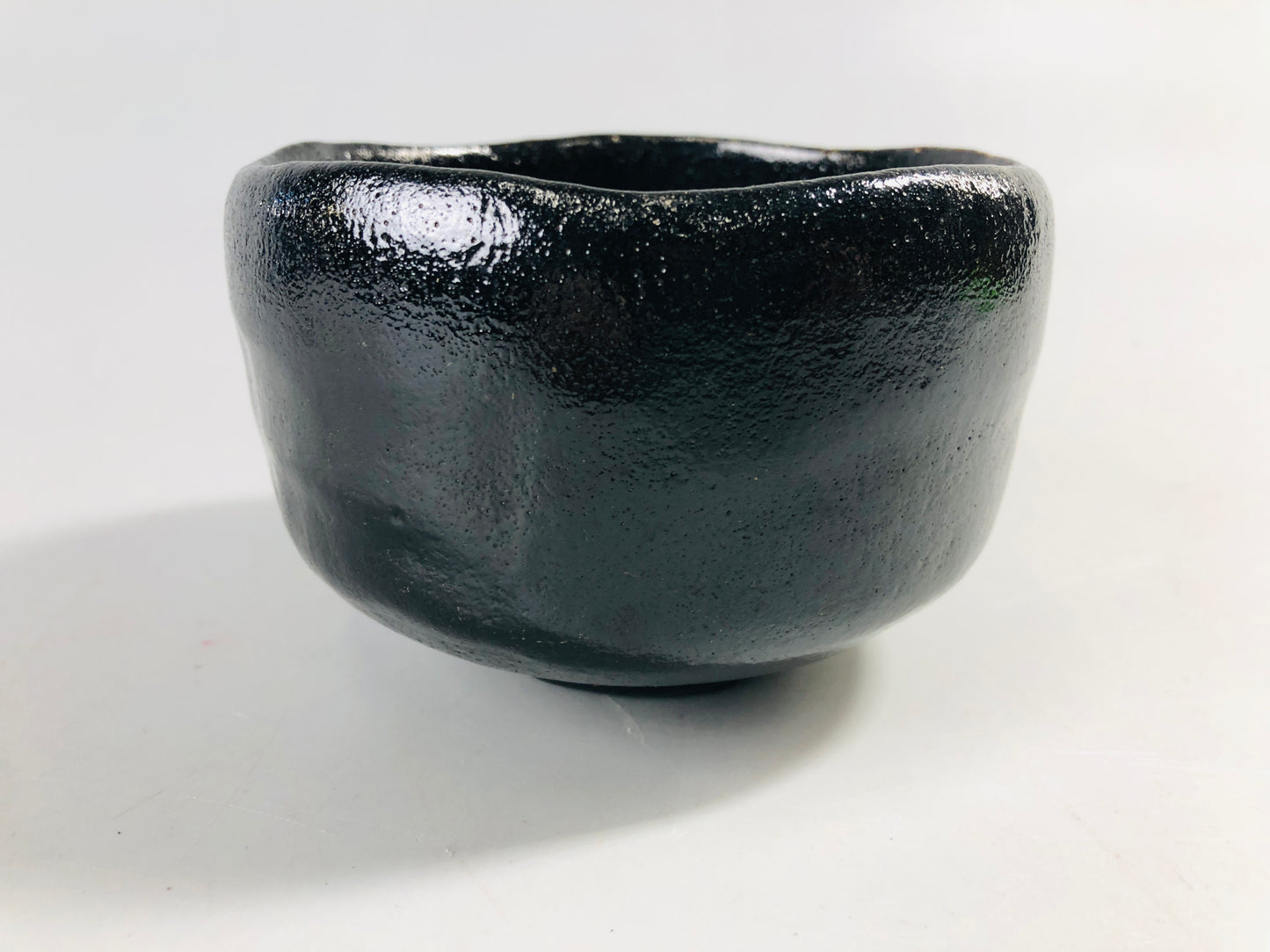 Y7094 CHAWAN Raku-ware black bowl signed Japan antique tea ceremony pottery cup