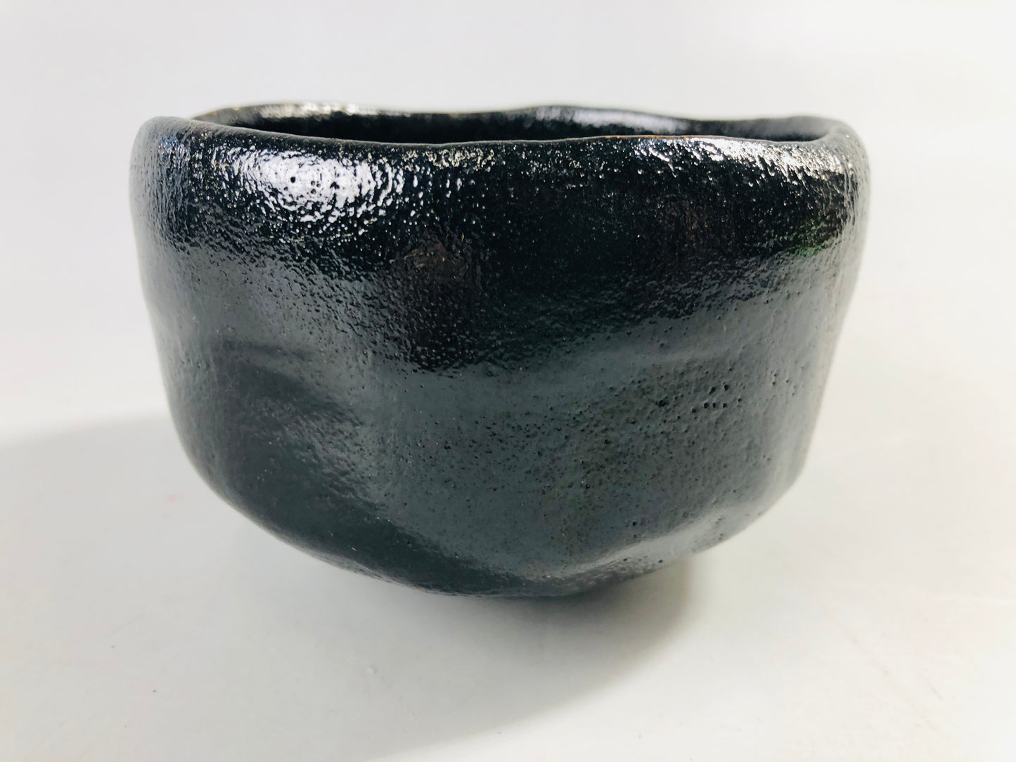 Y7094 CHAWAN Raku-ware black bowl signed Japan antique tea ceremony pottery cup