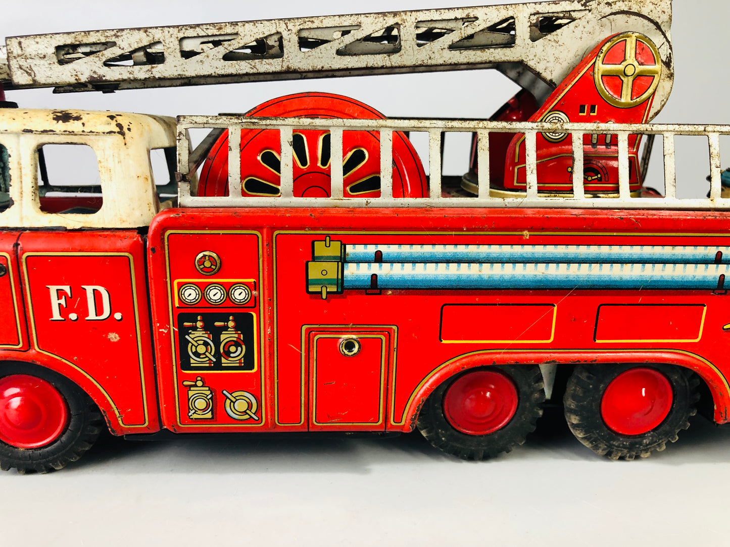 Y7125 TIN TOY Fire engine truck working vehicle Japanese antique vintage