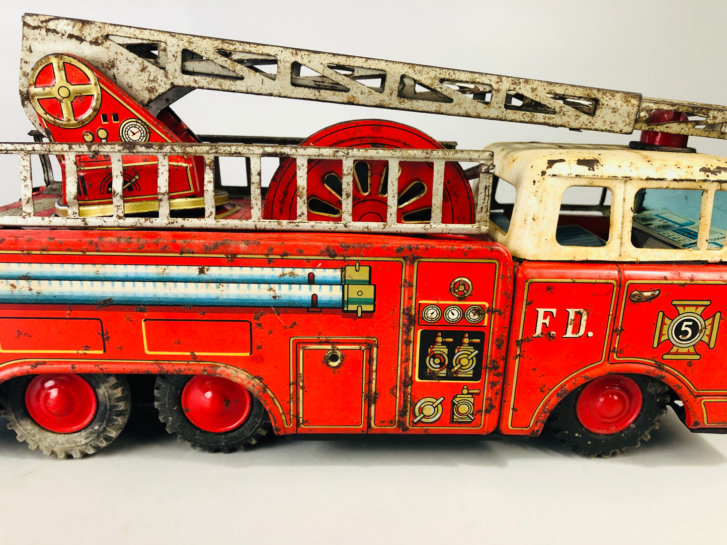 Y7125 TIN TOY Fire engine truck working vehicle Japanese antique vintage