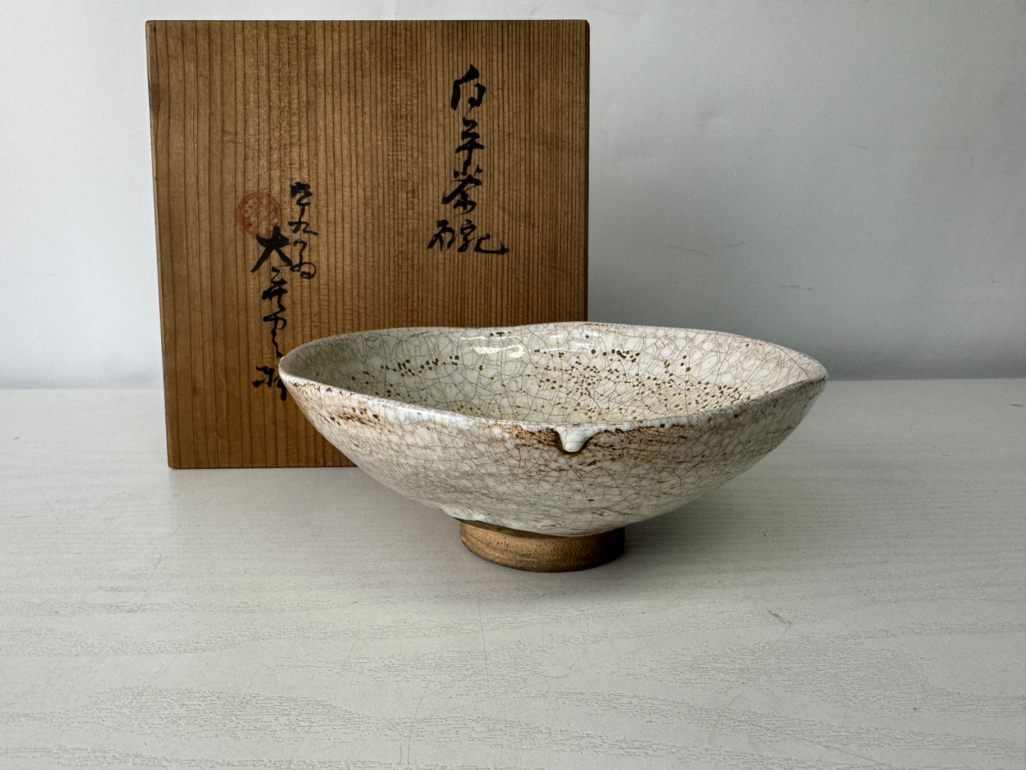 Y10001 CHAWAN Raku-ware white flat bowl signed box Japan antique tea ceremony