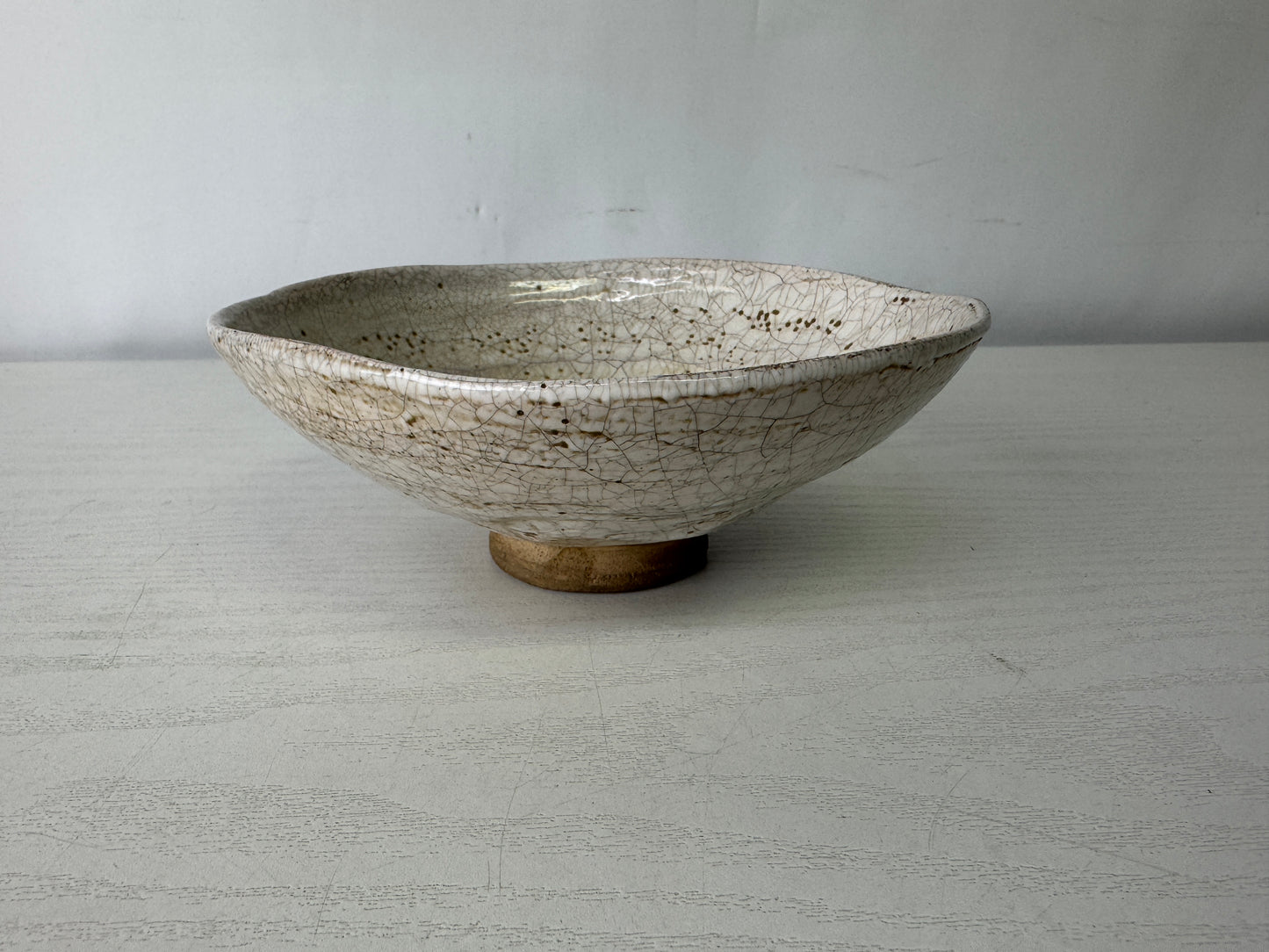 Y10001 CHAWAN Raku-ware white flat bowl signed box Japan antique tea ceremony