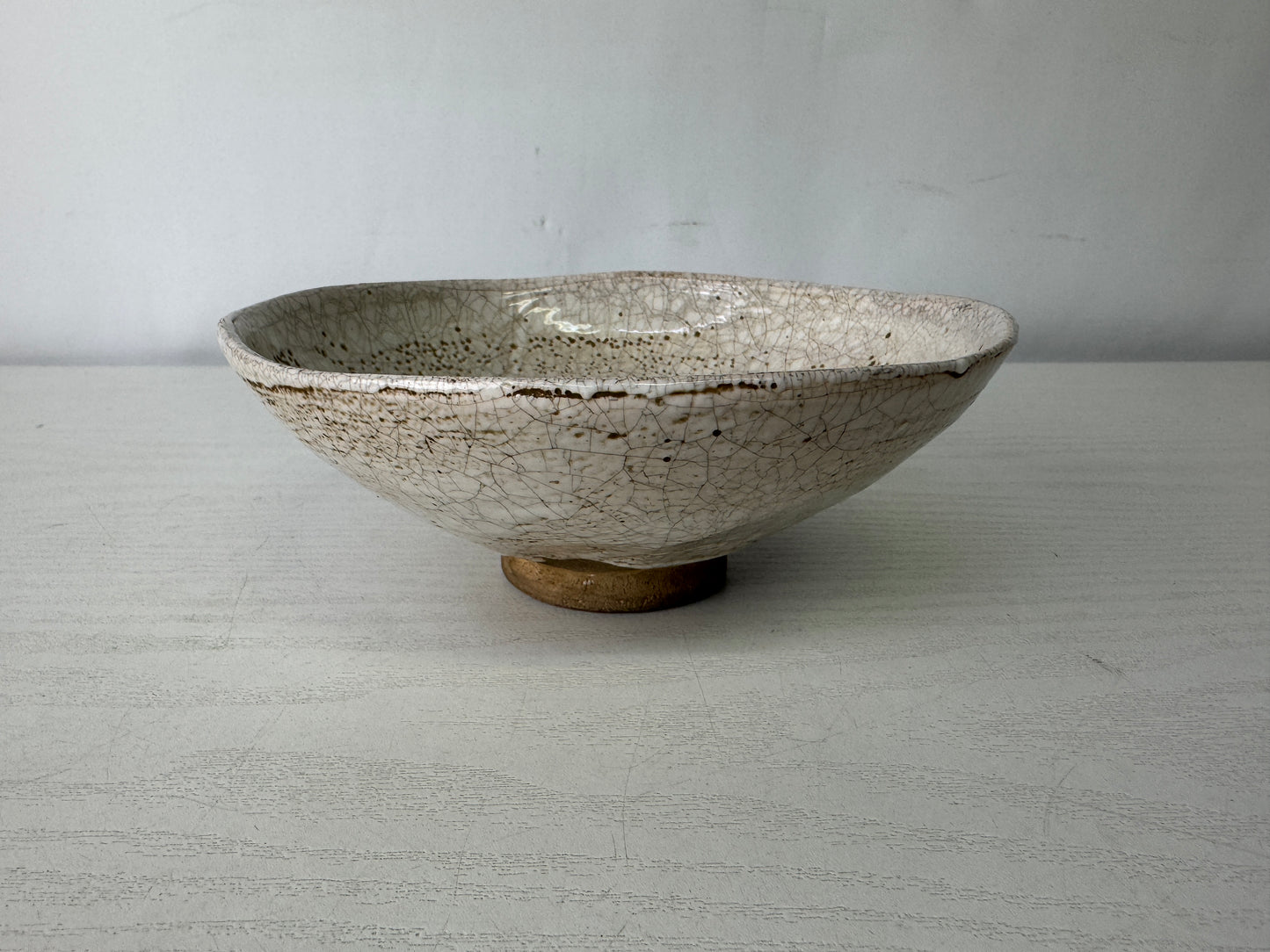 Y10001 CHAWAN Raku-ware white flat bowl signed box Japan antique tea ceremony