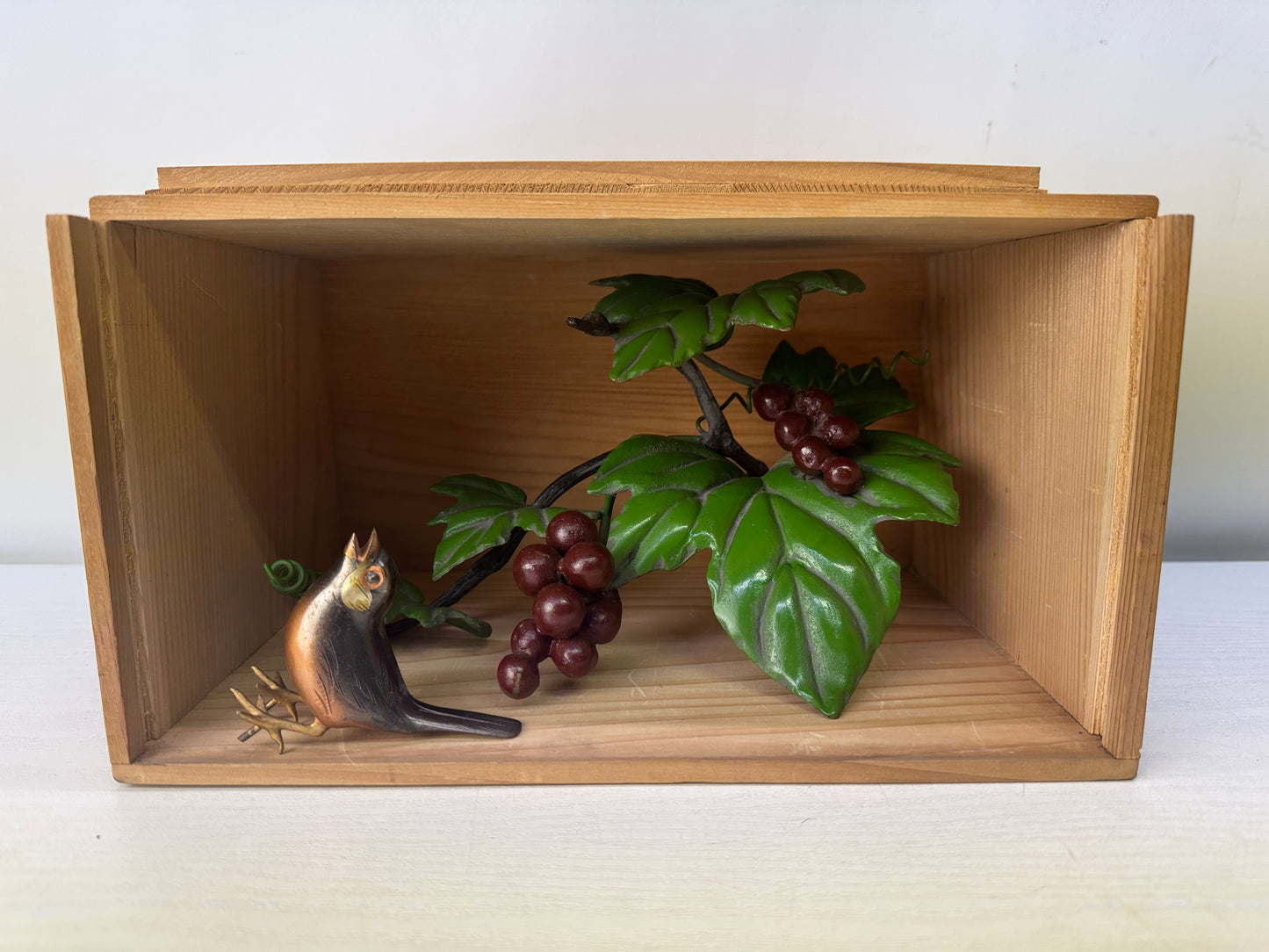 Y10008 OKIMONO metal Bird Grapevine figurine signed box Japan antique interior