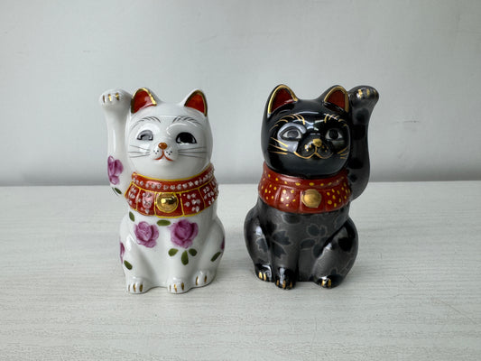 Y10010 OKIMONO Kutani-ware Manekineko figure pair signed Japan antique interior