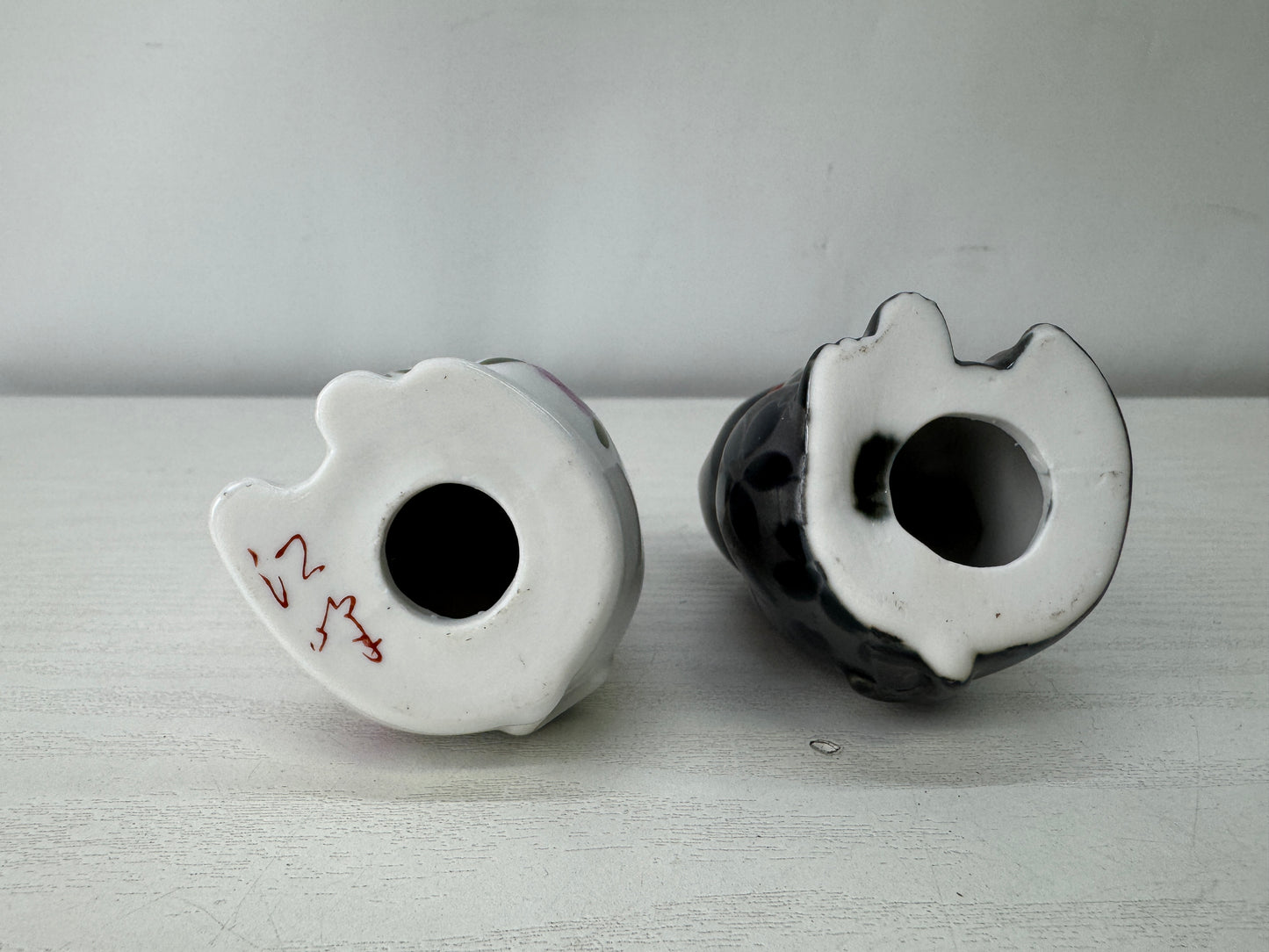Y10010 OKIMONO Kutani-ware Manekineko figure pair signed Japan antique interior