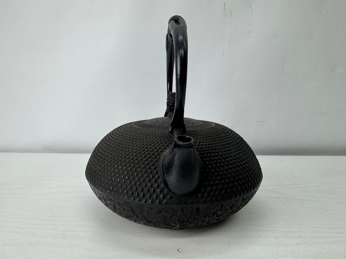 Y10015 TETSUBIN Nanbu iron kettle signed Pine cone knob Japan antique teapot tea